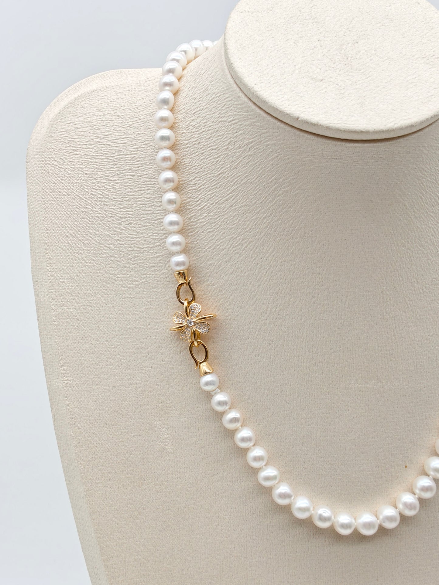CLASSIC FRESHWATER SEMI ROUND PEARL NECKLACE