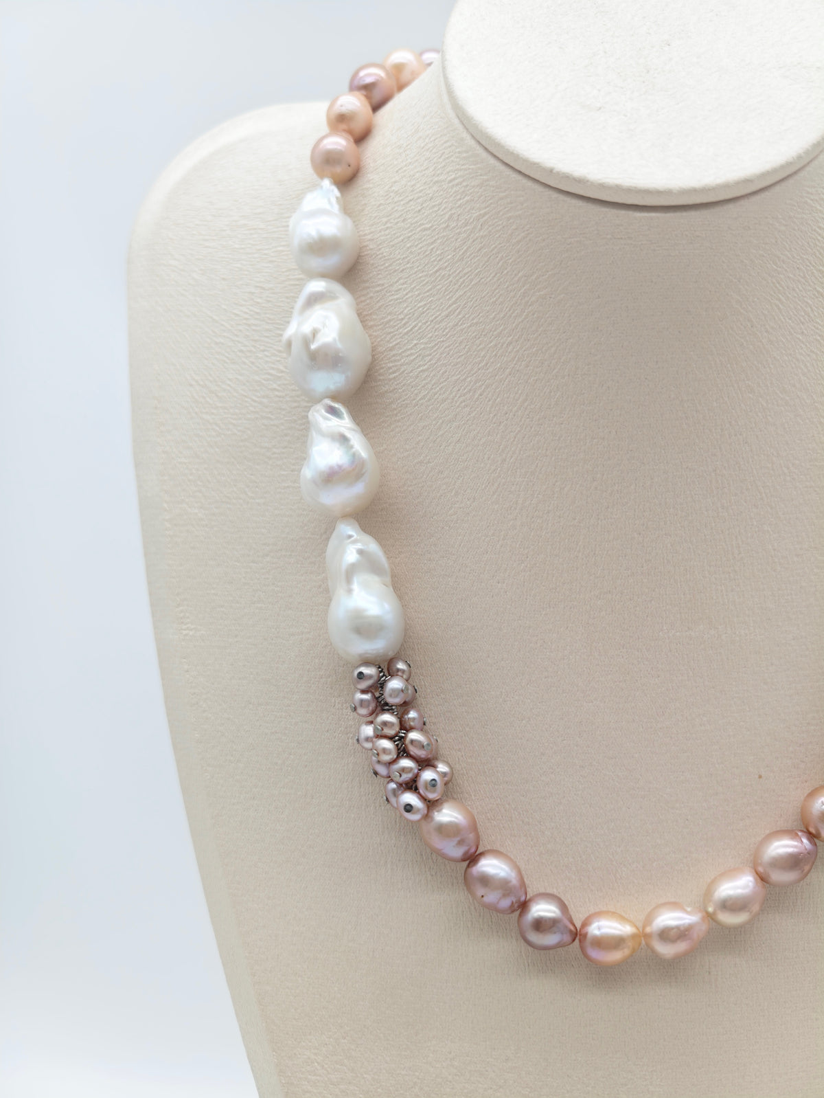 IRIDESCENT FRESHWATER BAROQUE PEARL NACKLACE
