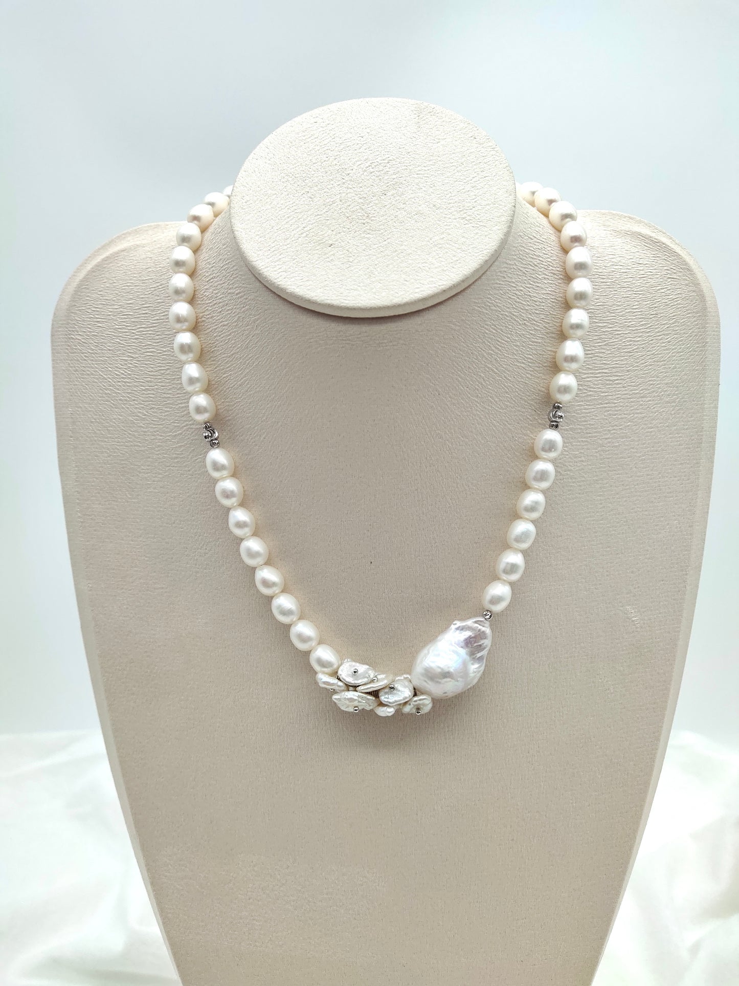 BLOOMING FLOWER BAROQUE PEARL NECKLACE