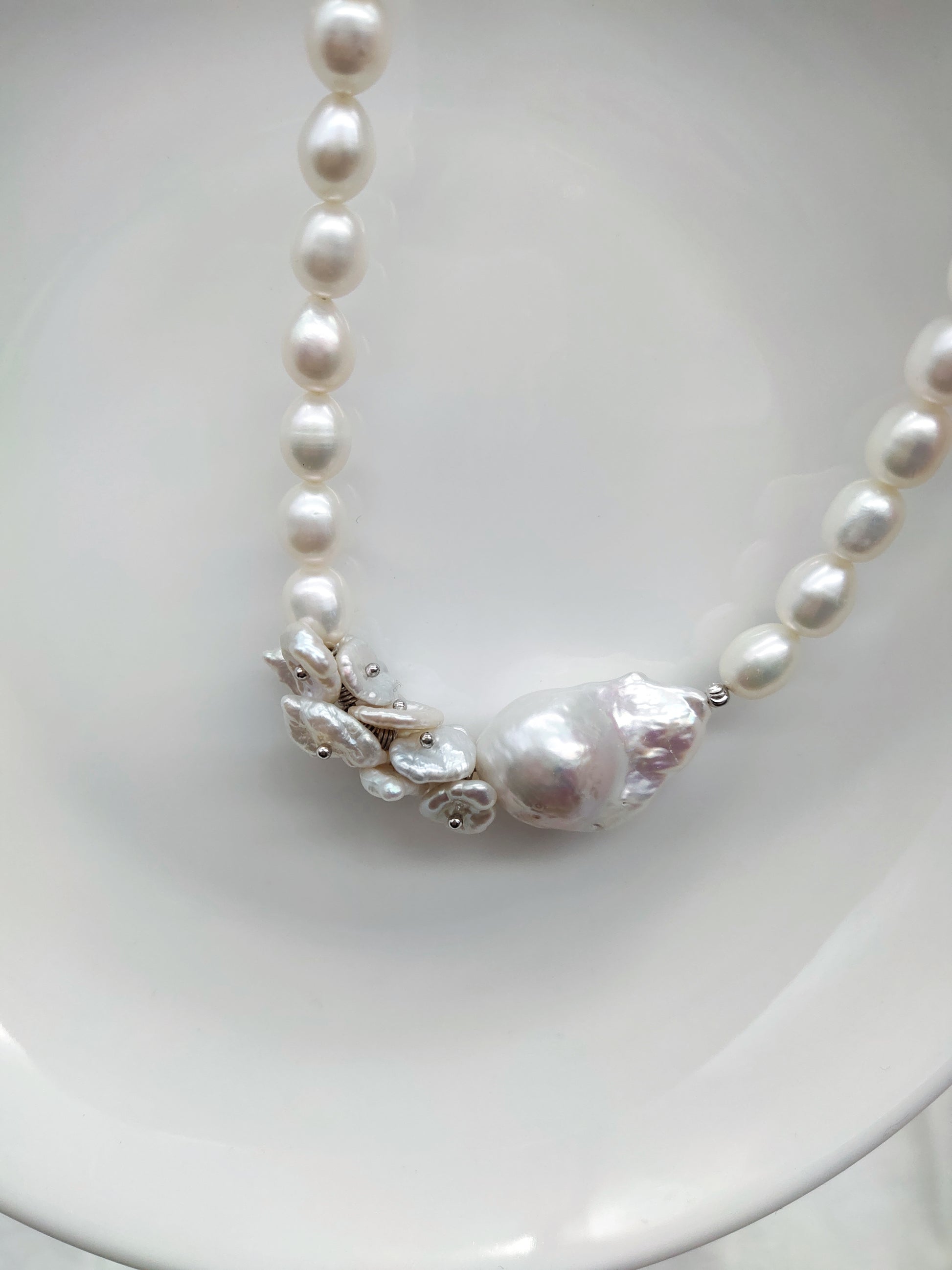 BLOOMING FLOWER BAROQUE PEARL NECKLACE