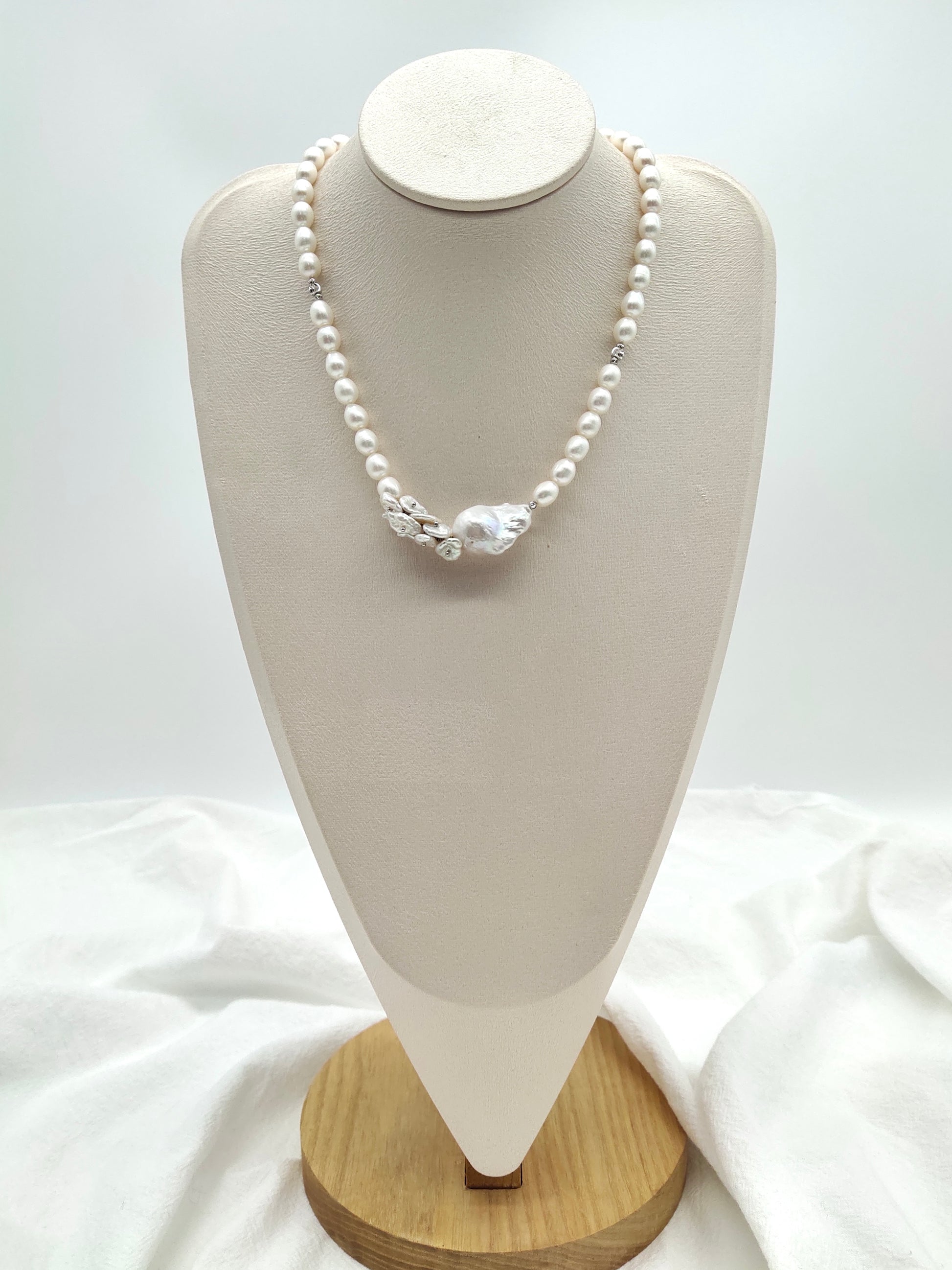 BLOOMING FLOWER BAROQUE PEARL NECKLACE