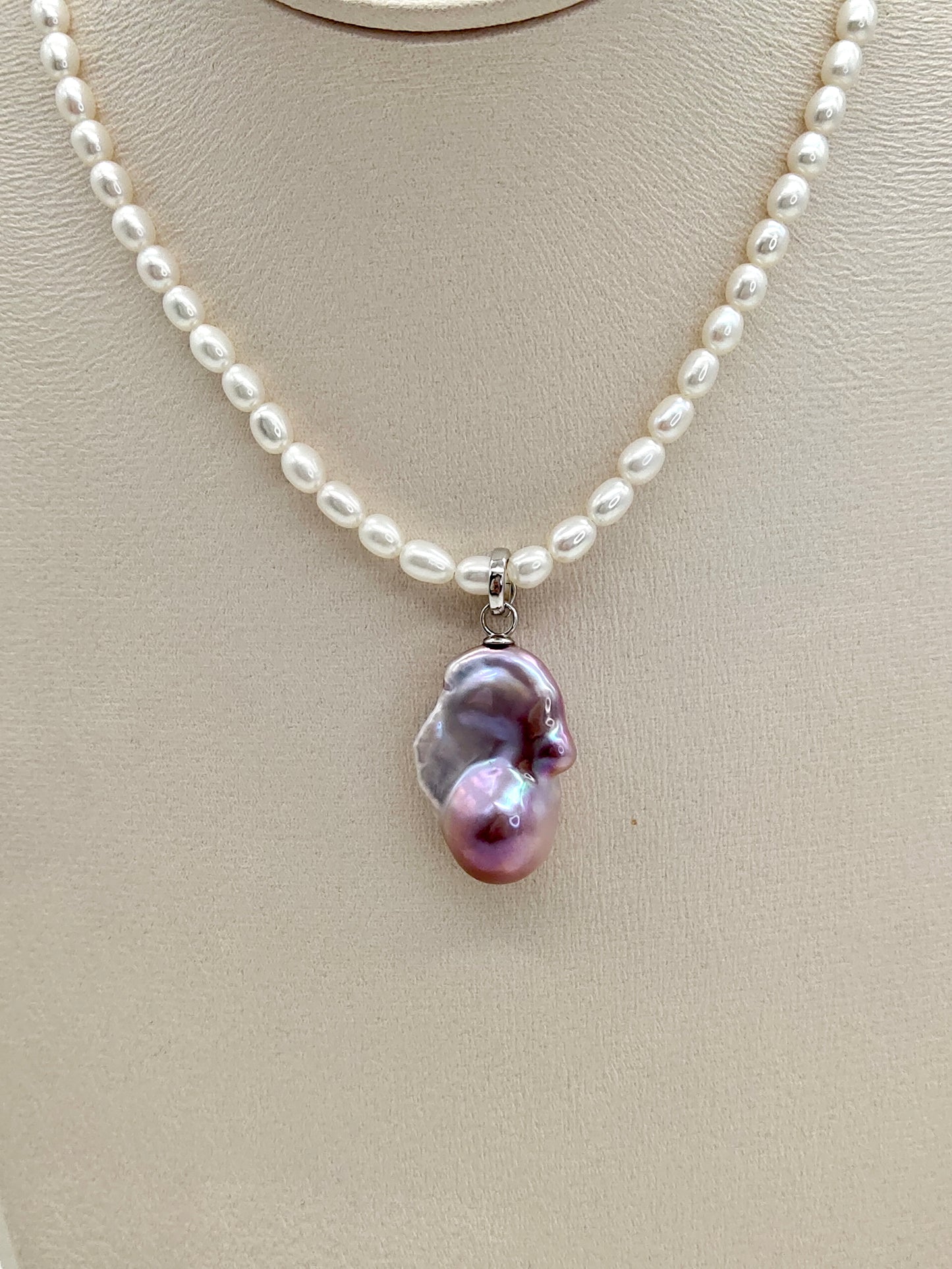 COLOURFUL BAROQUE PEARL NECKLACE (pearl necklace excluded)