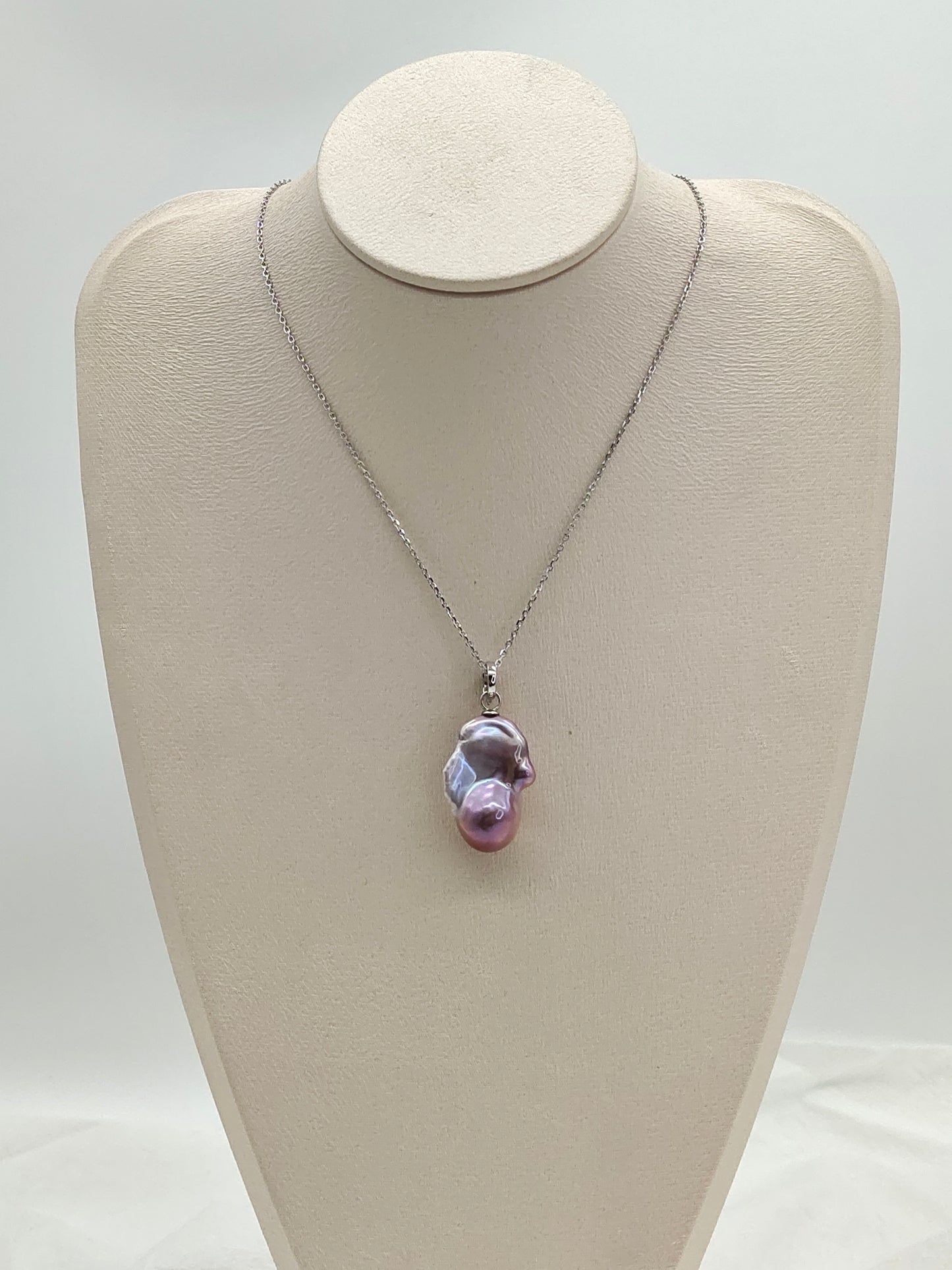 COLOURFUL BAROQUE PEARL NECKLACE (pearl necklace excluded)