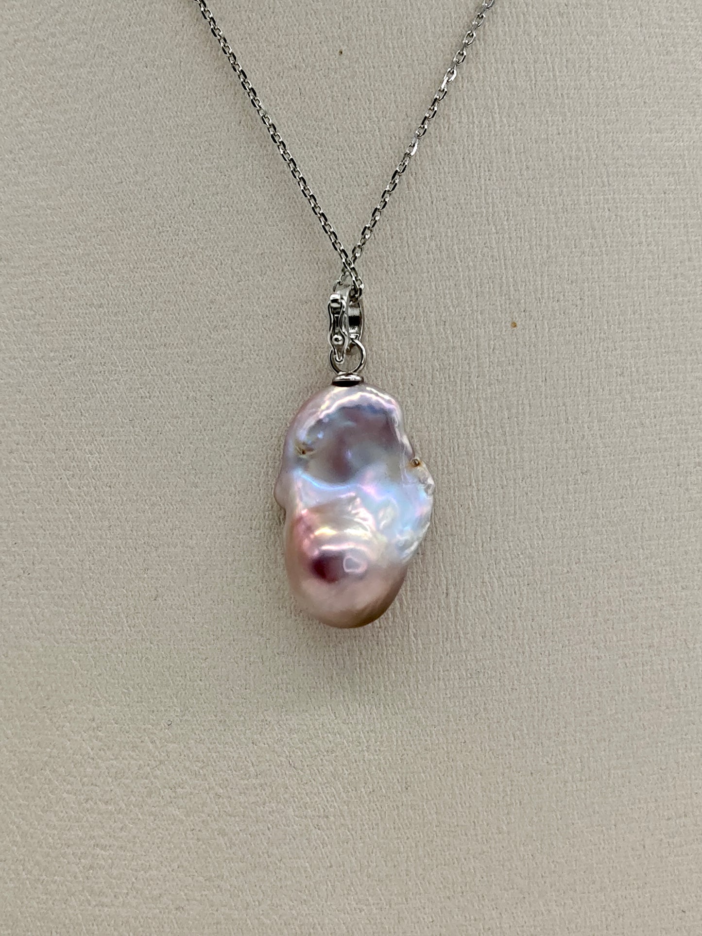 COLOURFUL BAROQUE PEARL NECKLACE (pearl necklace excluded)