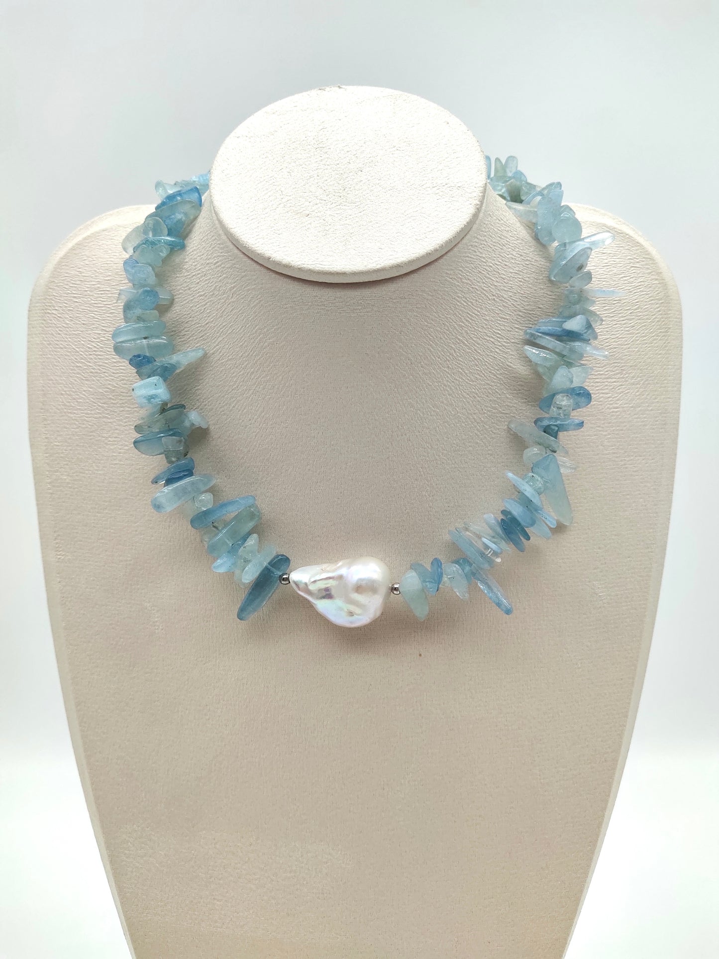 LARGE BAROQUE PEARL WITH AQUAMARINE NECKLACE