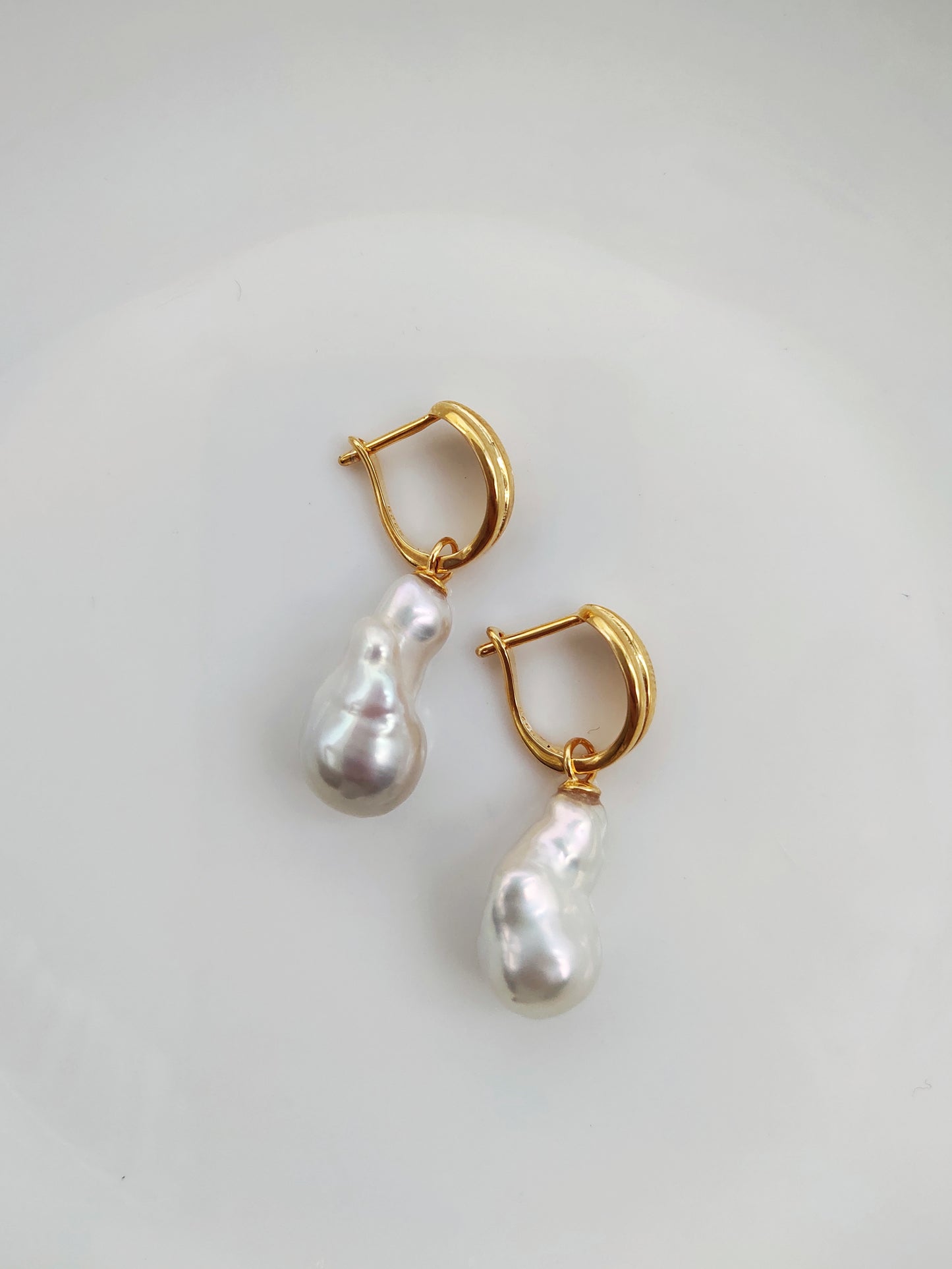 WHITE SMALL BAROQUE PEARL EARRINGS