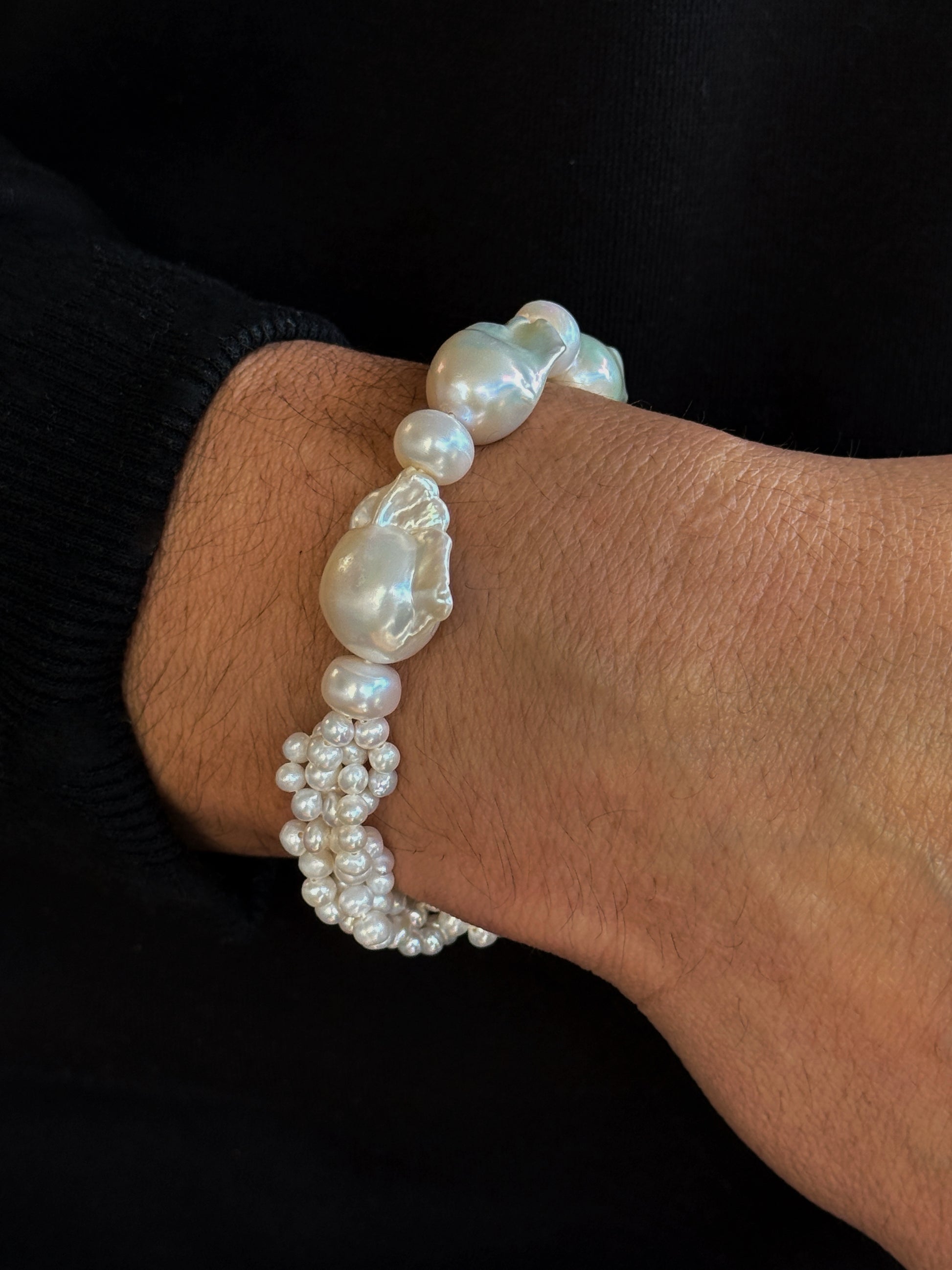 Baroque pearl bracelet