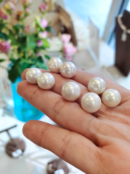 CLASSIC ROUND PEARL STUD EARRINGS