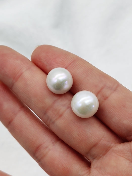 CLASSIC ROUND PEARL STUD EARRINGS