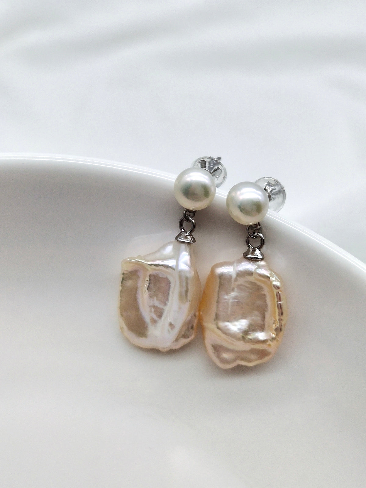 CHAMPAGNE COLOUR PETAL PEARL EARRINGS