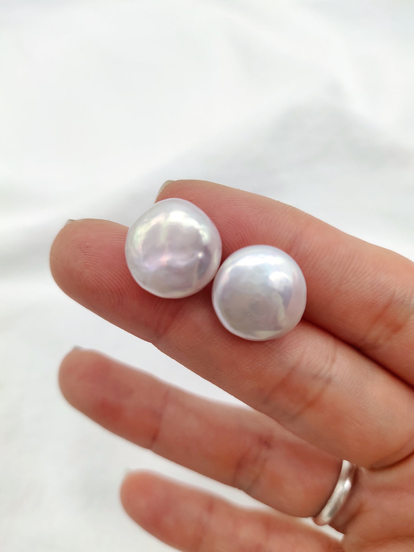 EVERYDAY LARGE COIN  PEARL EARRINGS