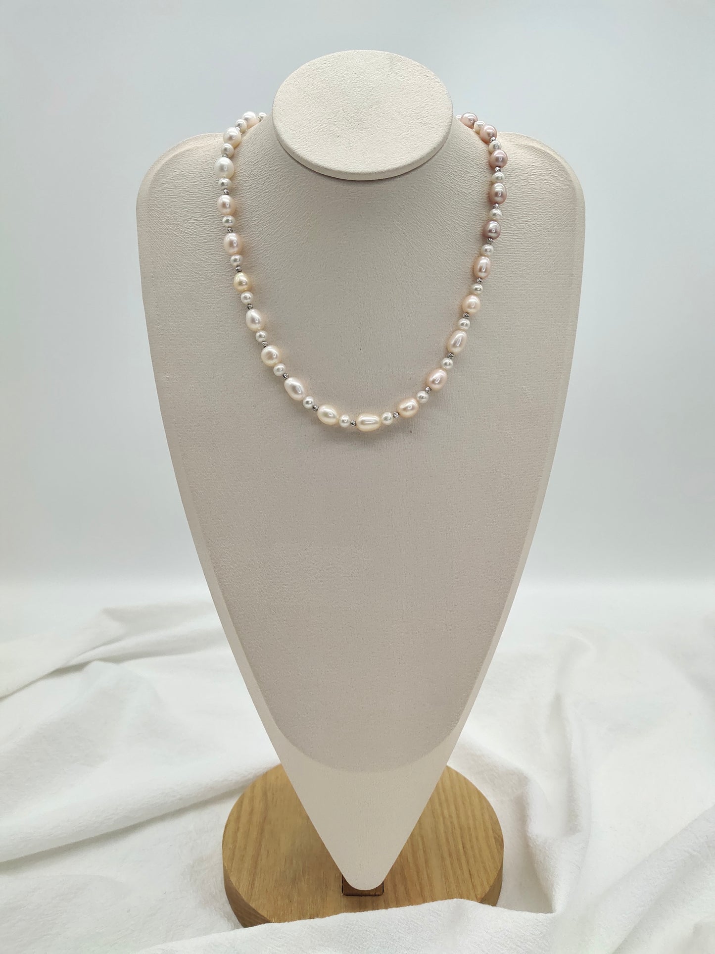 GRADIENT COLOUR  RICE SHAPE FRESHWATER PEARL NECKLACE