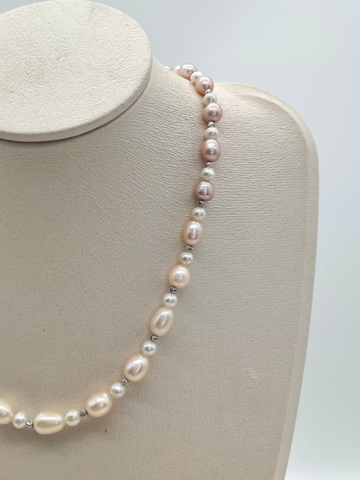 GRADIENT COLOUR  RICE SHAPE FRESHWATER PEARL NECKLACE