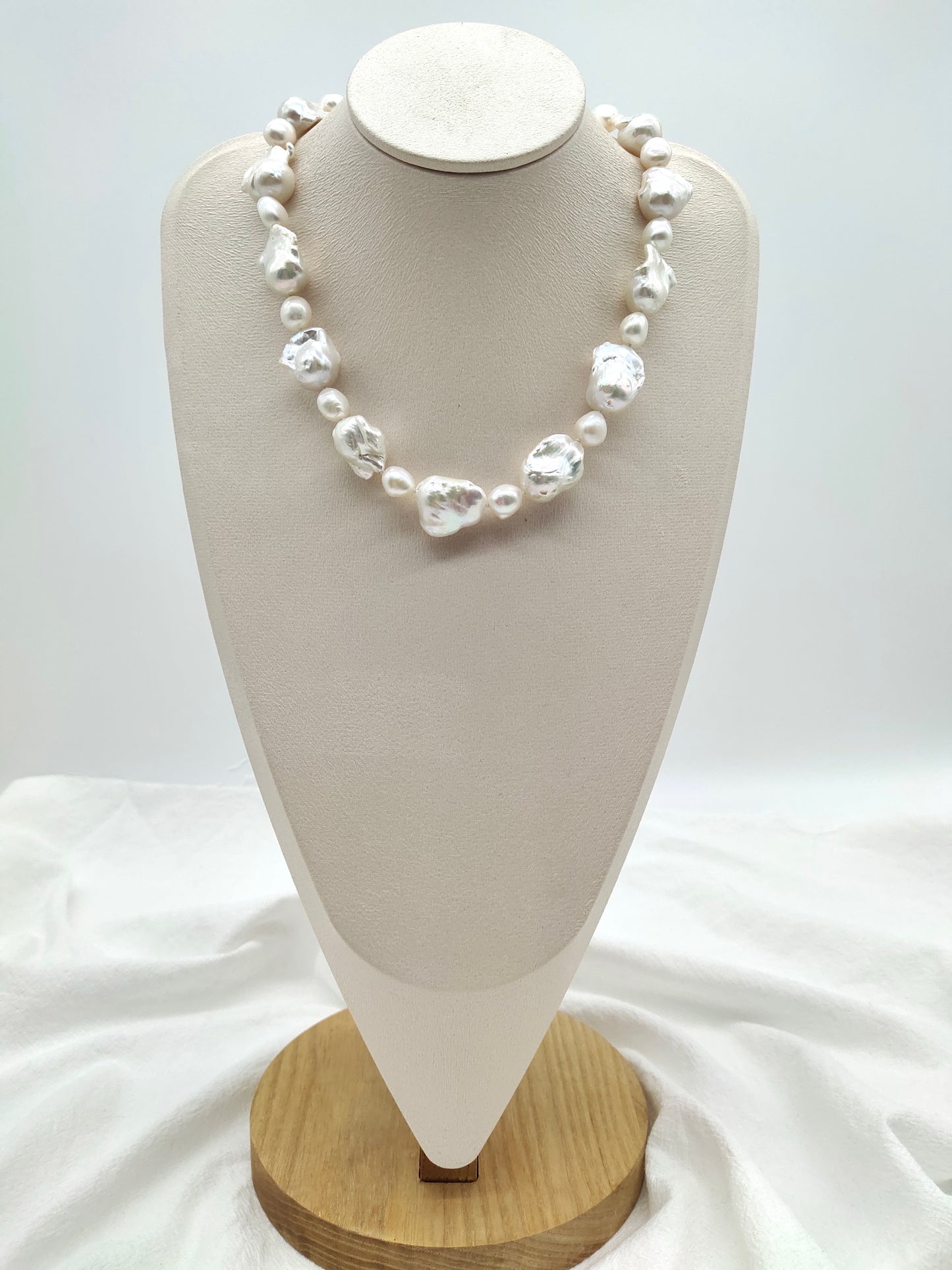 LARGE BAROQUE PEARL NECKLACE