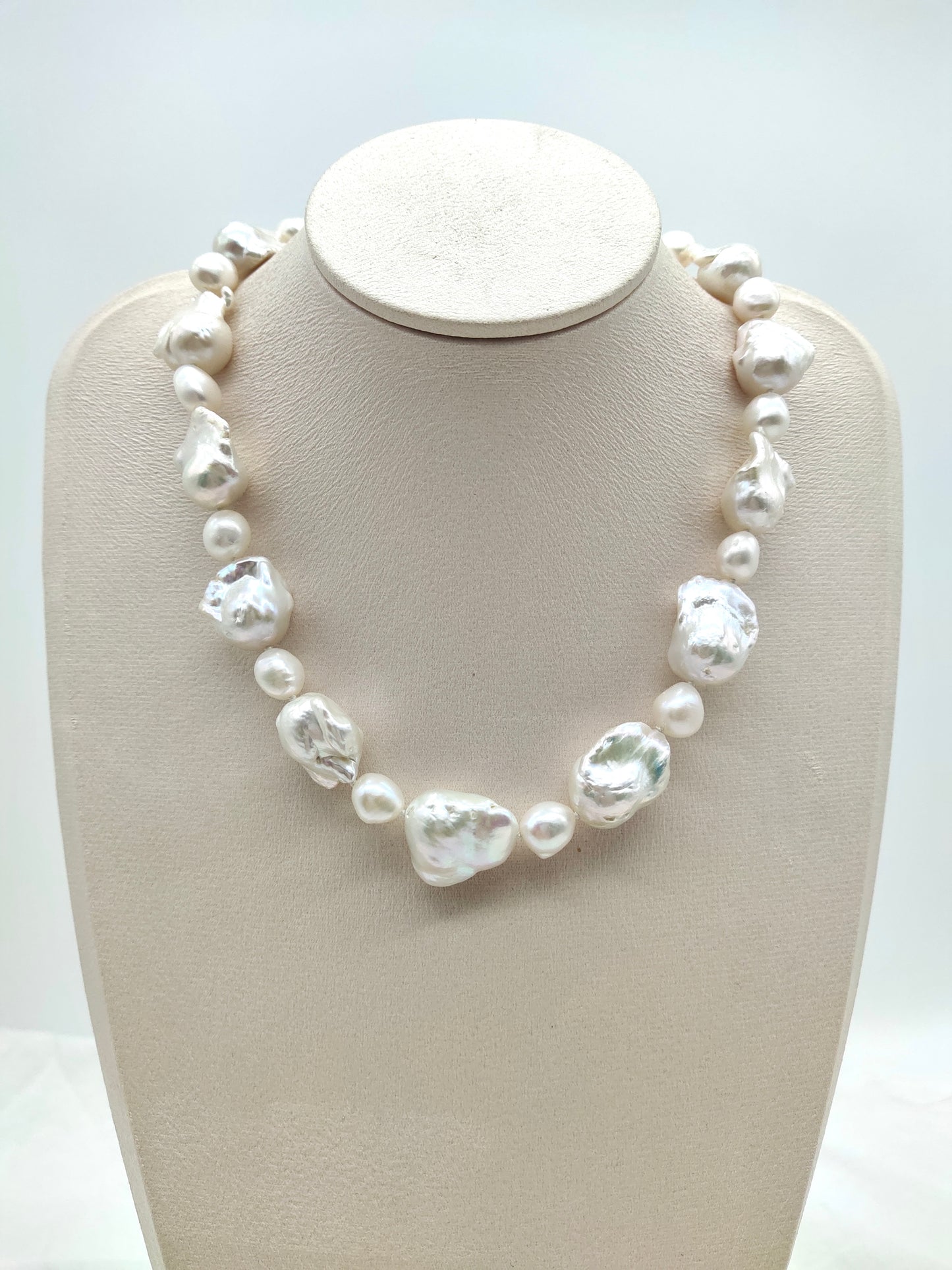 LARGE BAROQUE PEARL NECKLACE