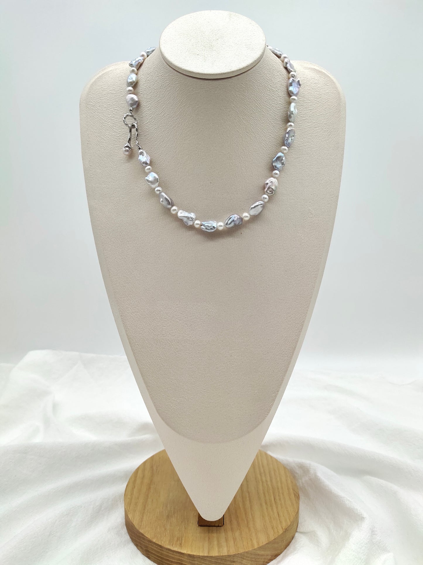 IRIDESCENT FRESHWATER KESHI PEARL NECKLACE