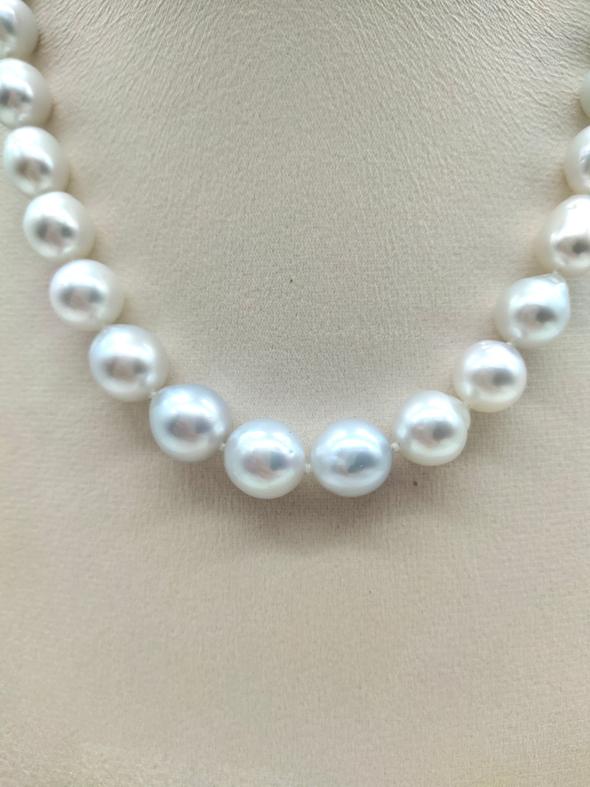 AUSTRALIAN SOUTH SEA BAROQUE PEARL NECKLACE