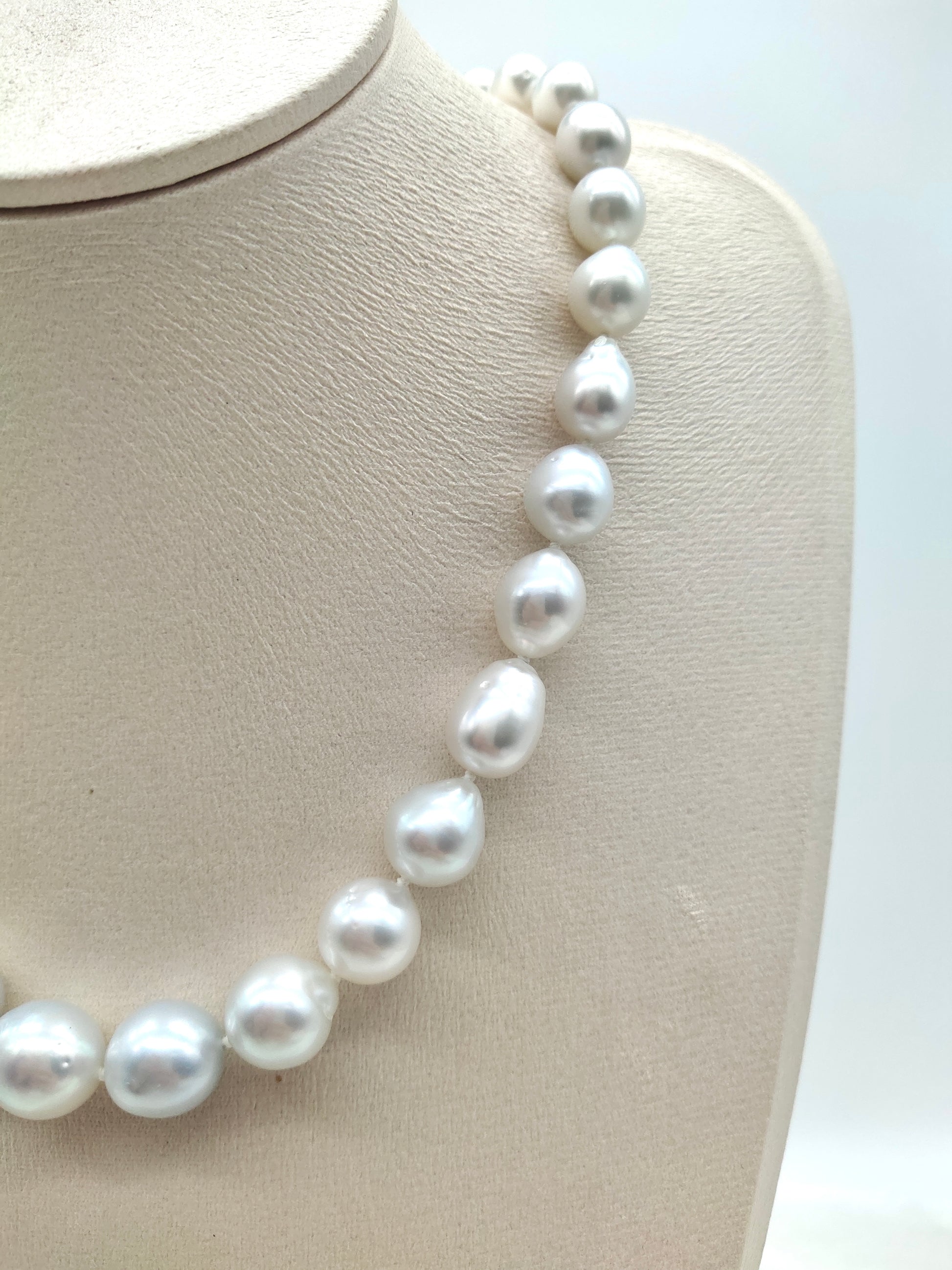 AUSTRALIAN SOUTH SEA BAROQUE PEARL NECKLACE