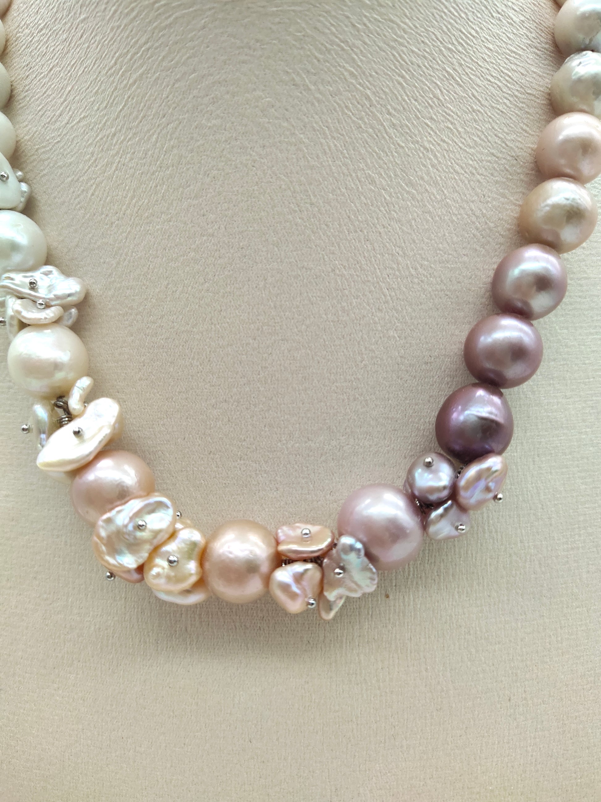 GRADIENT PEARL NACKLACE