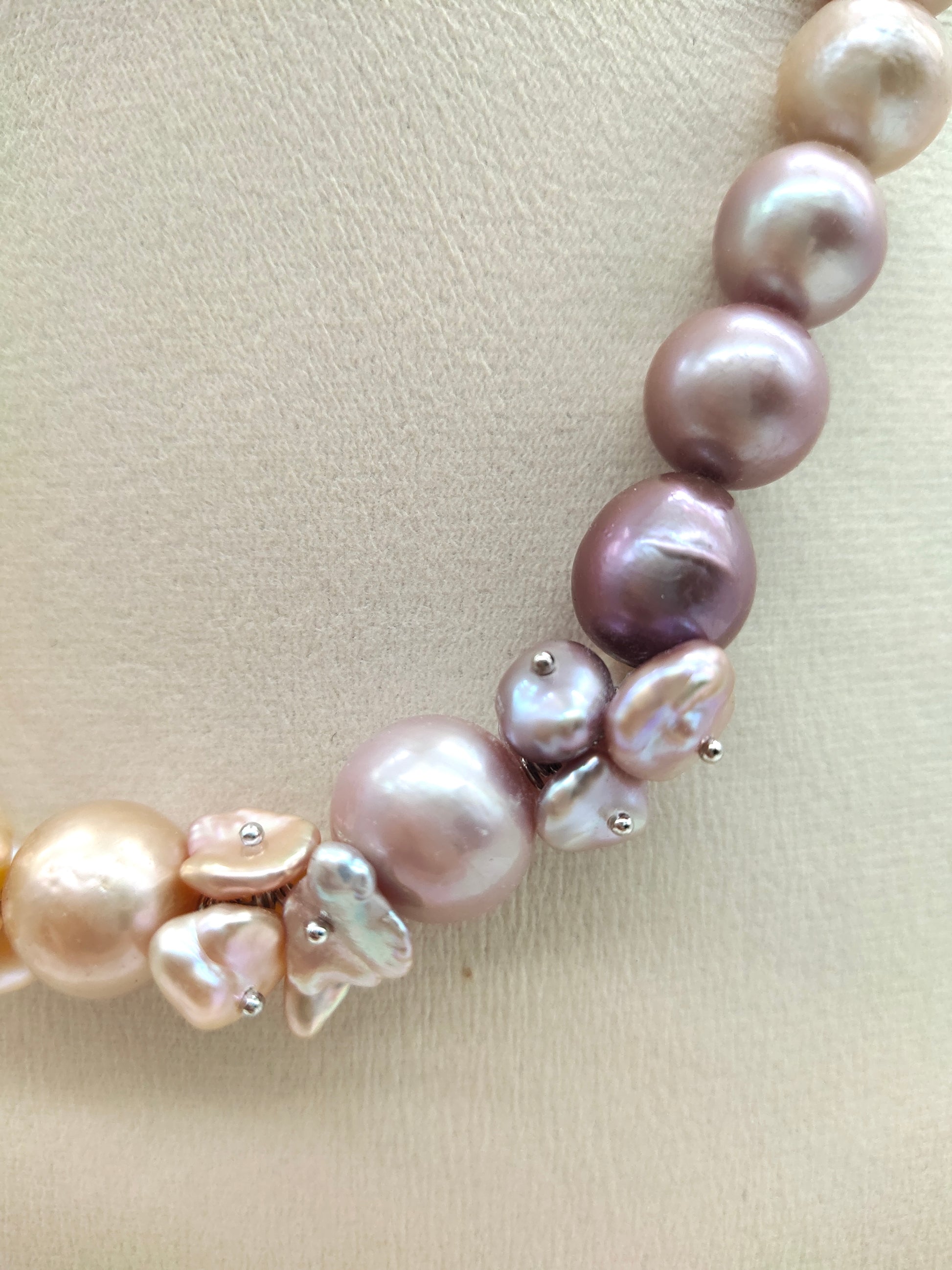 GRADIENT PEARL NACKLACE