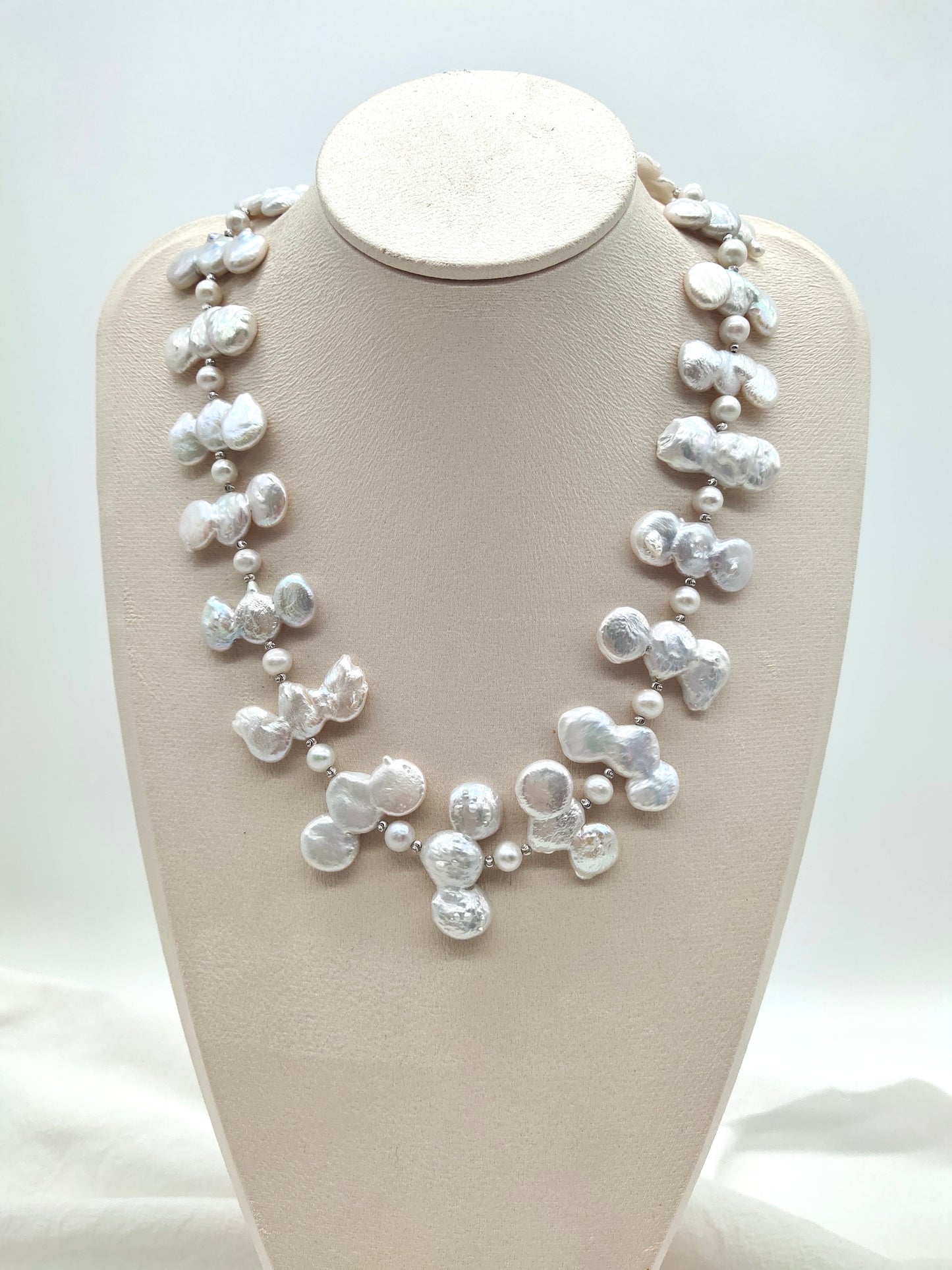 ICONIC COIN PEARL NECKLACE