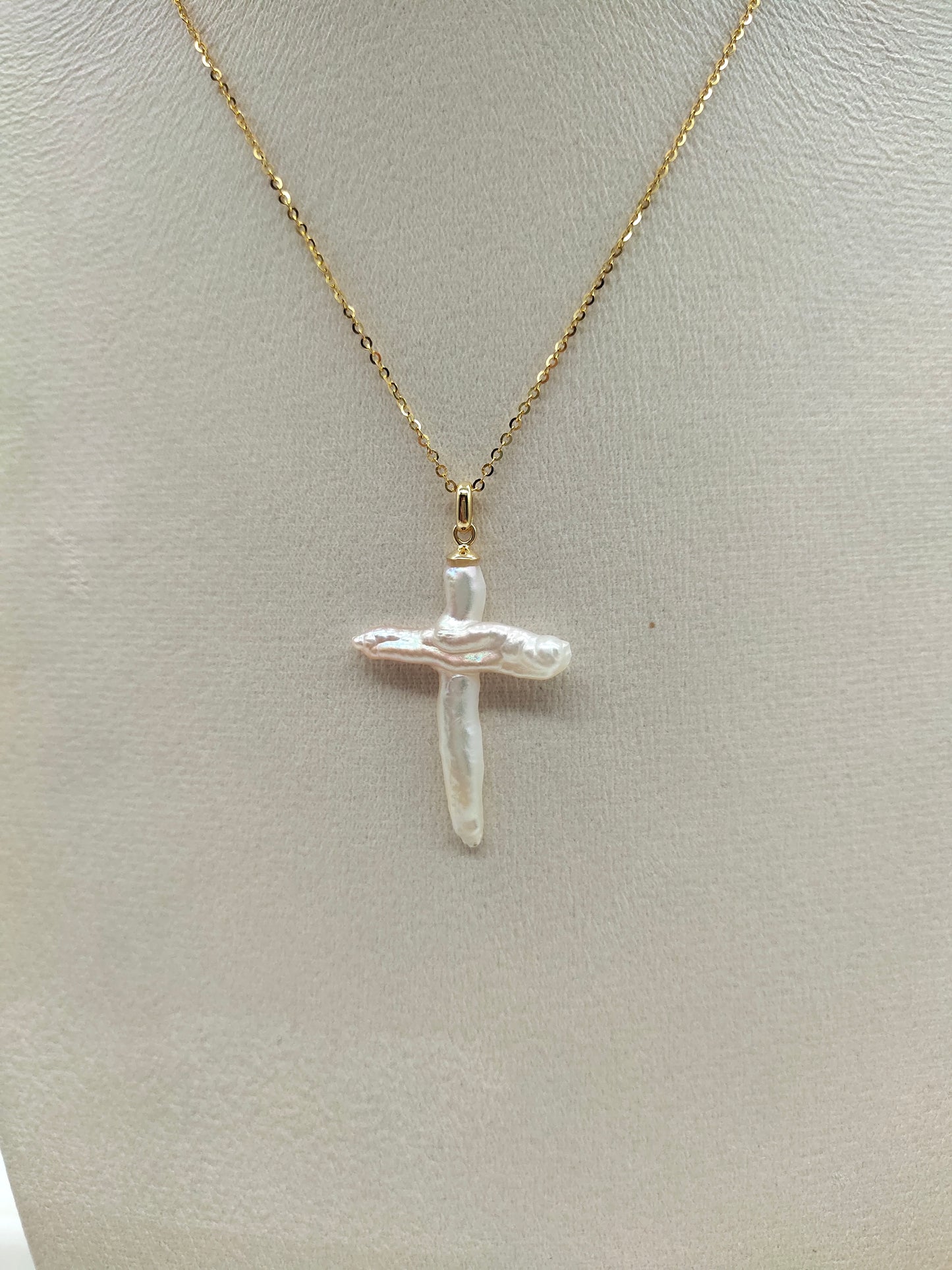 CROSS PEARL NECKLACE