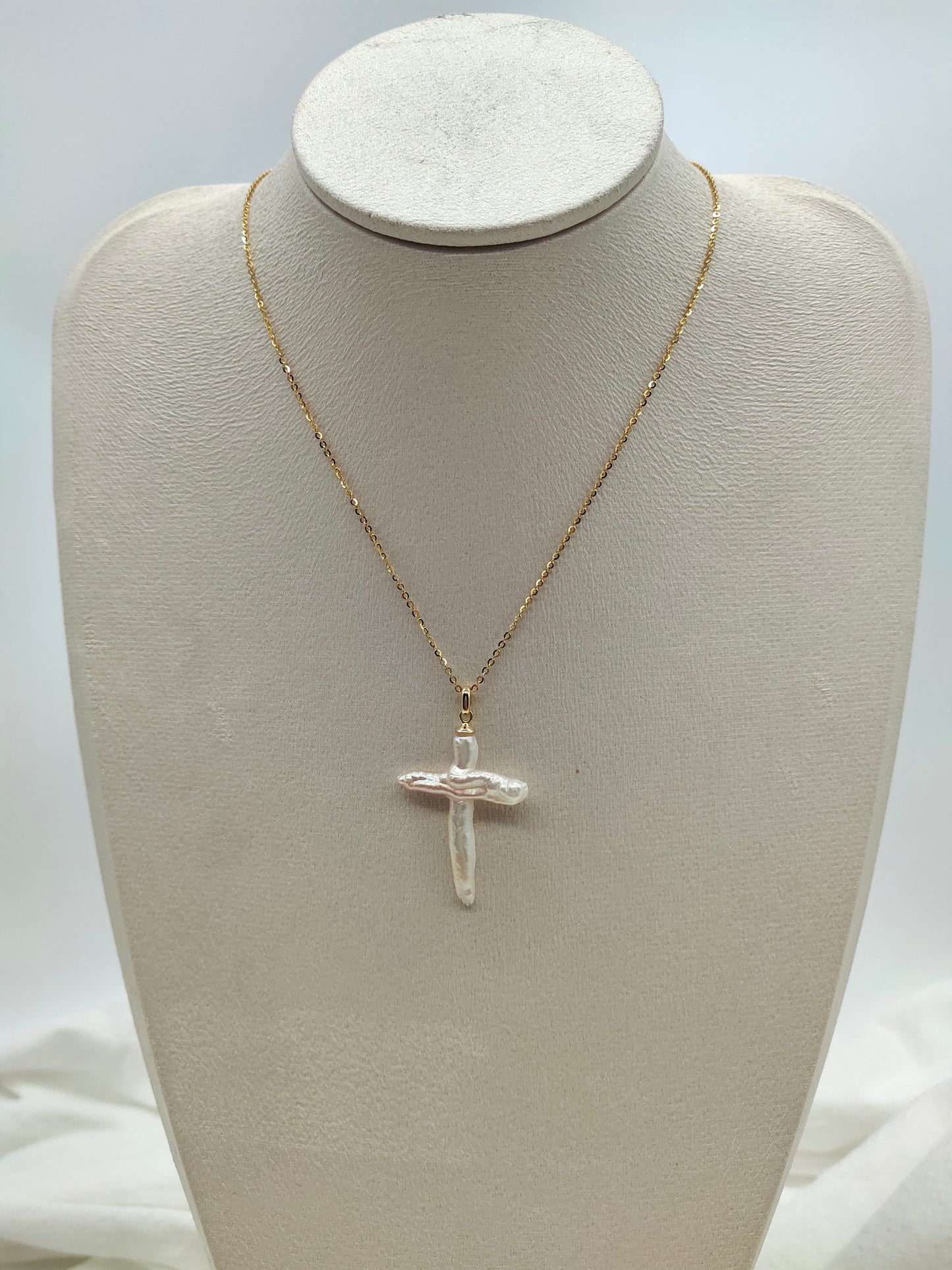 CROSS PEARL NECKLACE