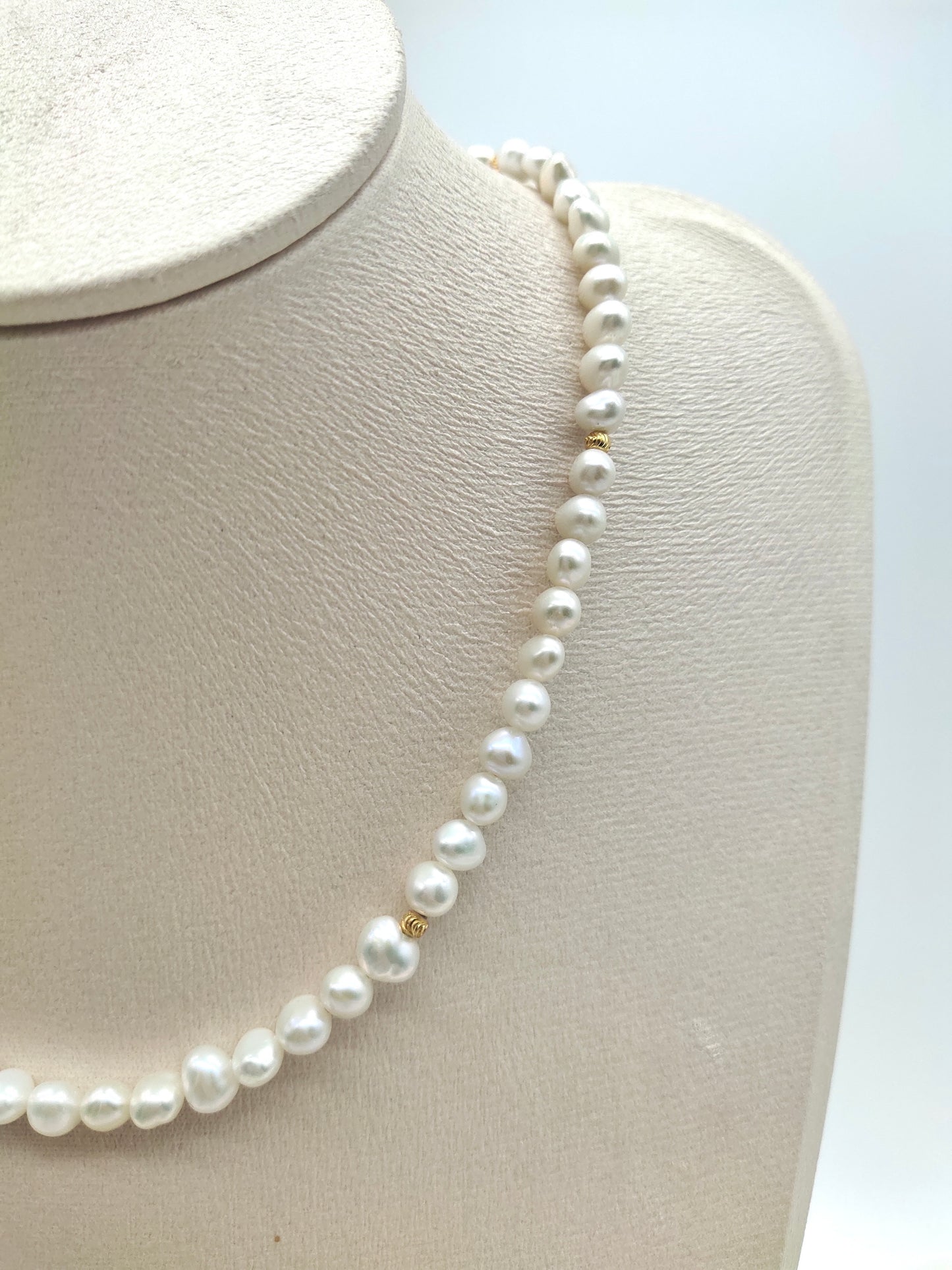 FRESHWATER PEARL WITH GOLD BEADS NECKLACE