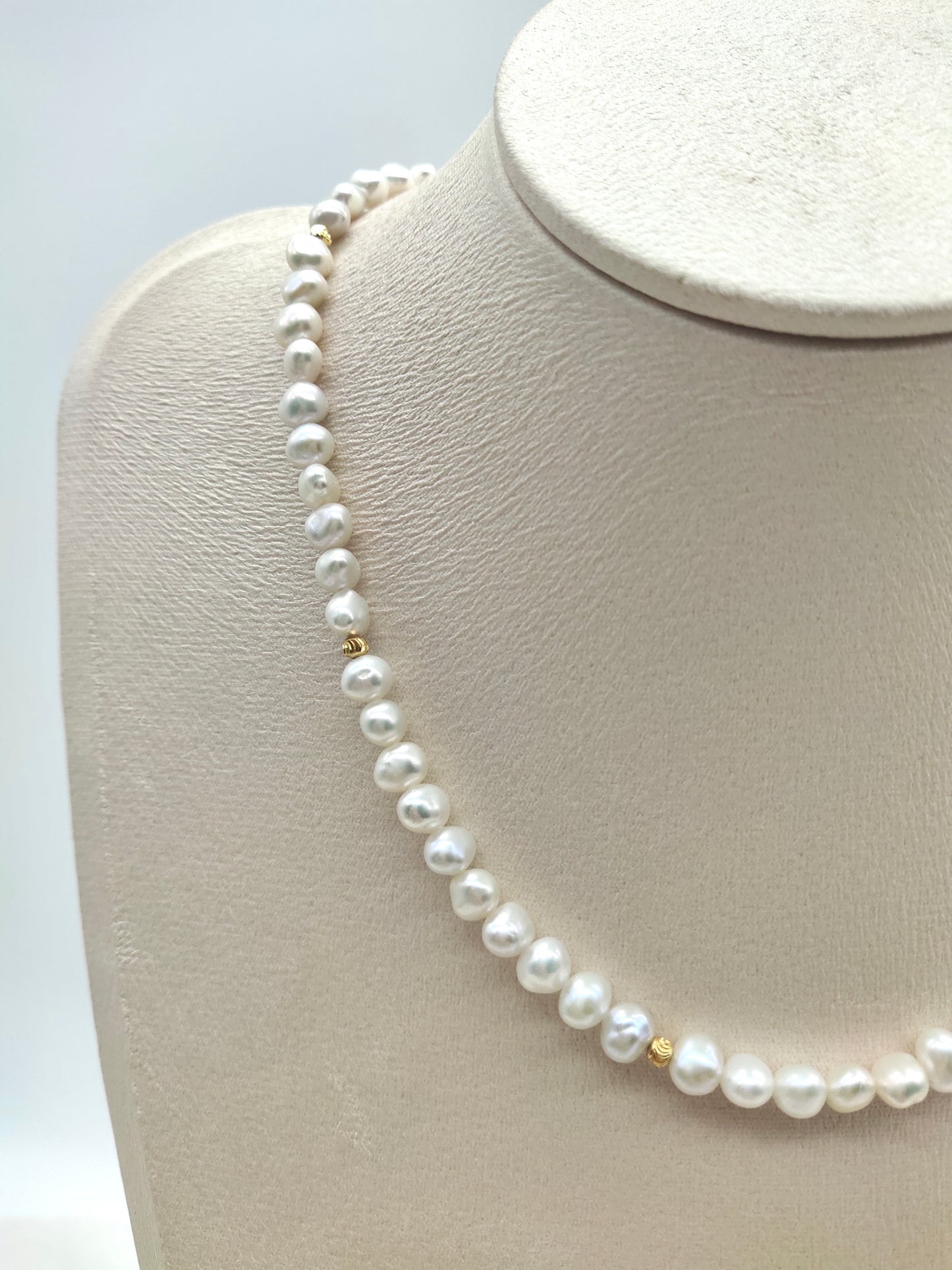 FRESHWATER PEARL WITH GOLD BEADS NECKLACE