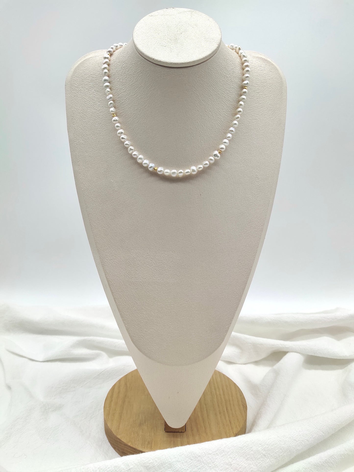 FRESHWATER PEARL WITH GOLD BEADS NECKLACE