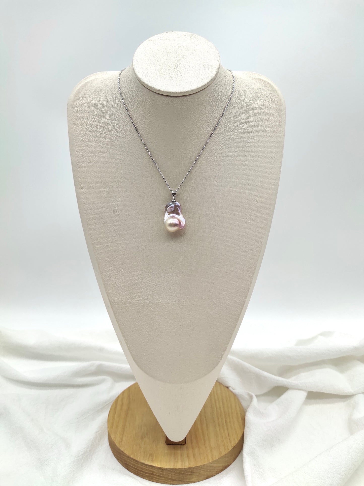 COLOURFUL BAROQUE PEARL PENDANT