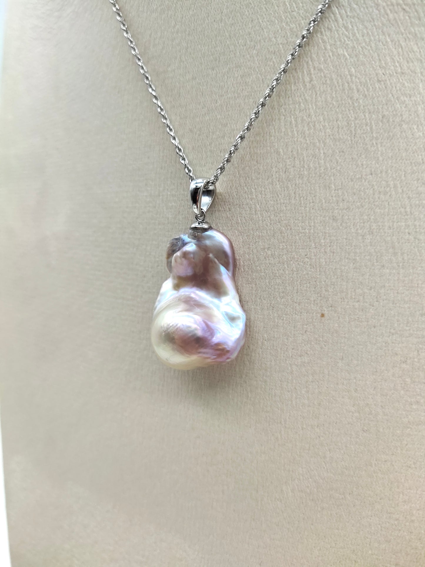 COLOURFUL BAROQUE PEARL PENDANT