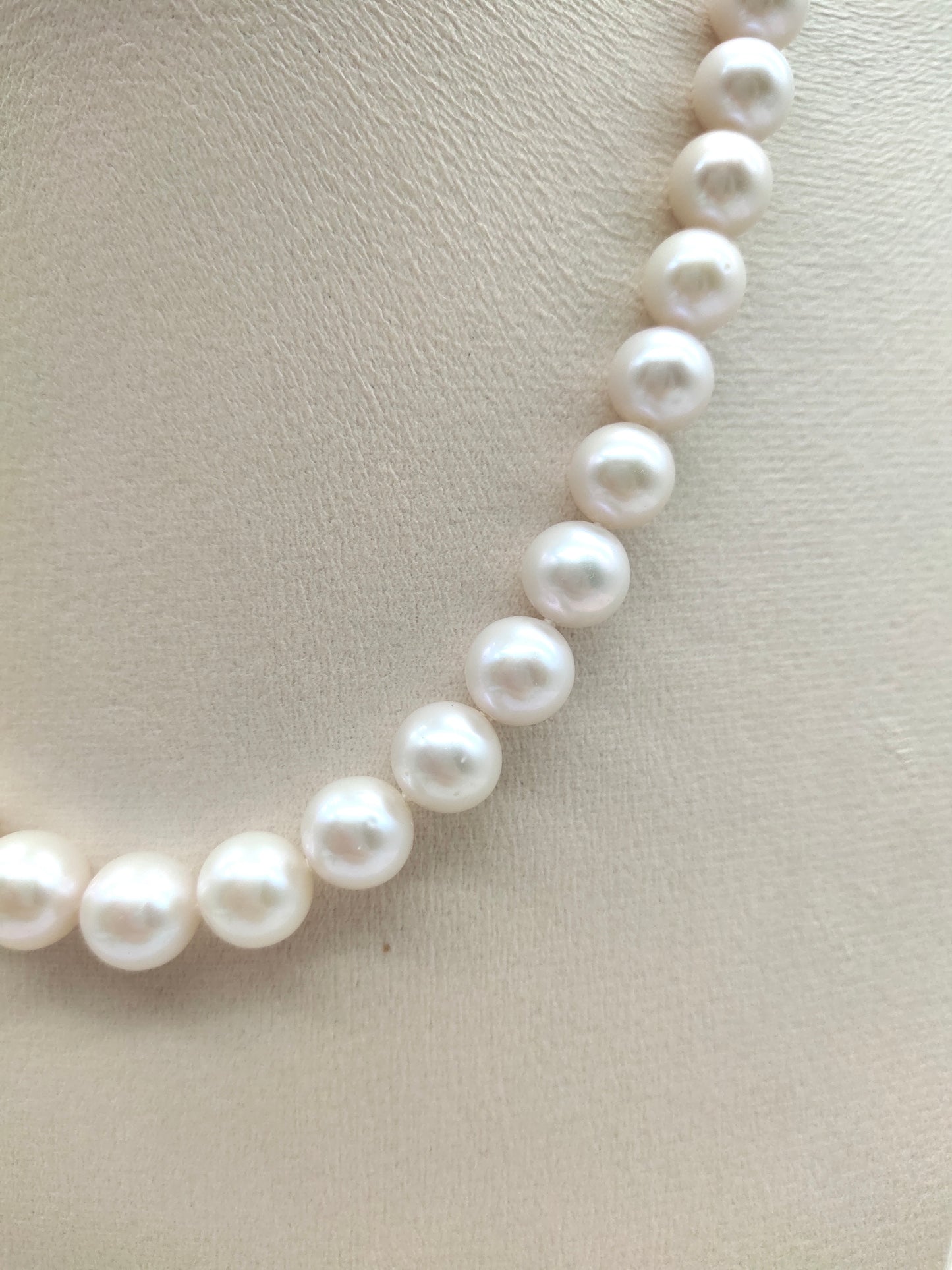 CLASSIC FRESHWATER ROUND PEARL NECKLACE