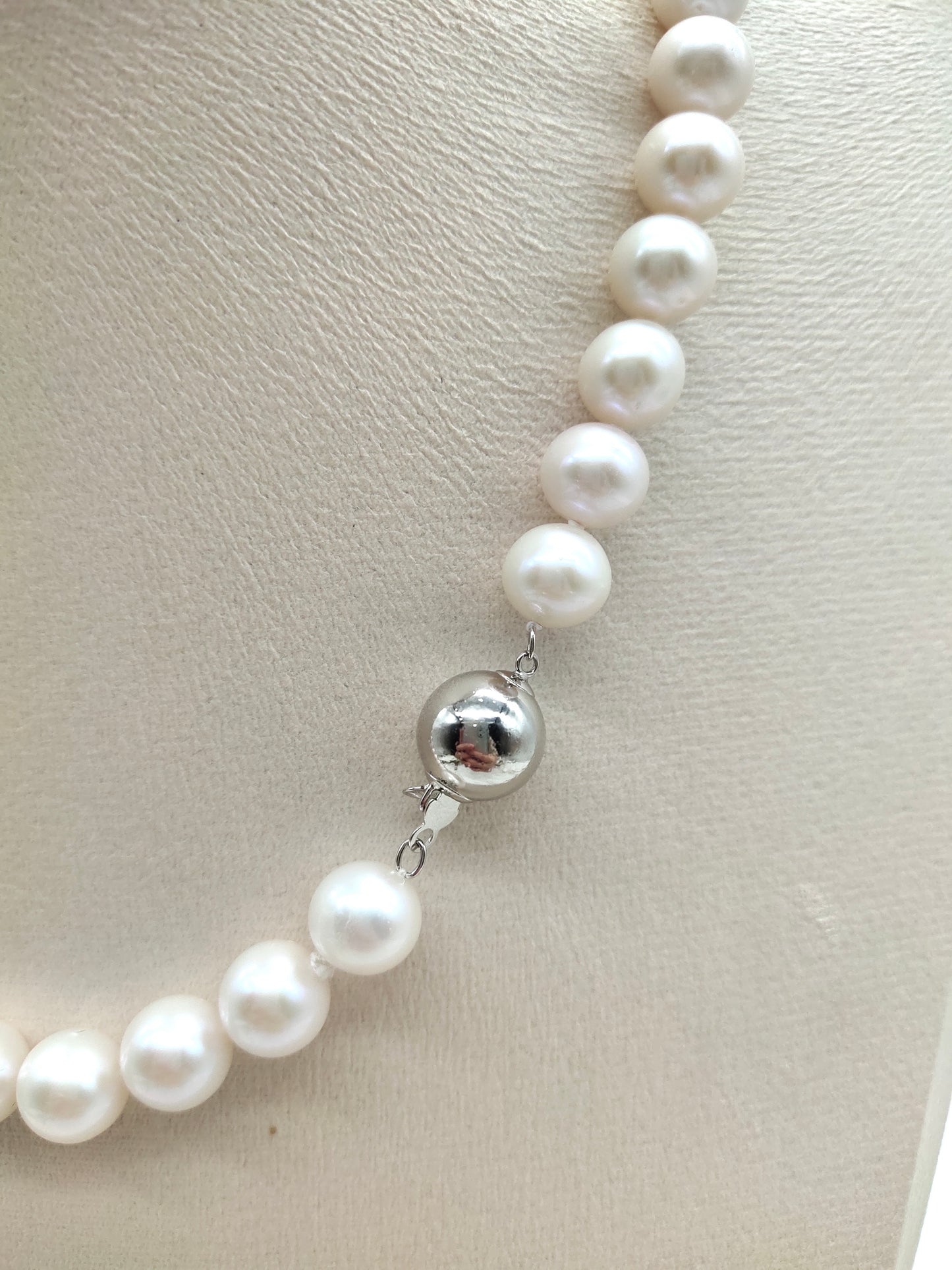 CLASSIC FRESHWATER ROUND PEARL NECKLACE