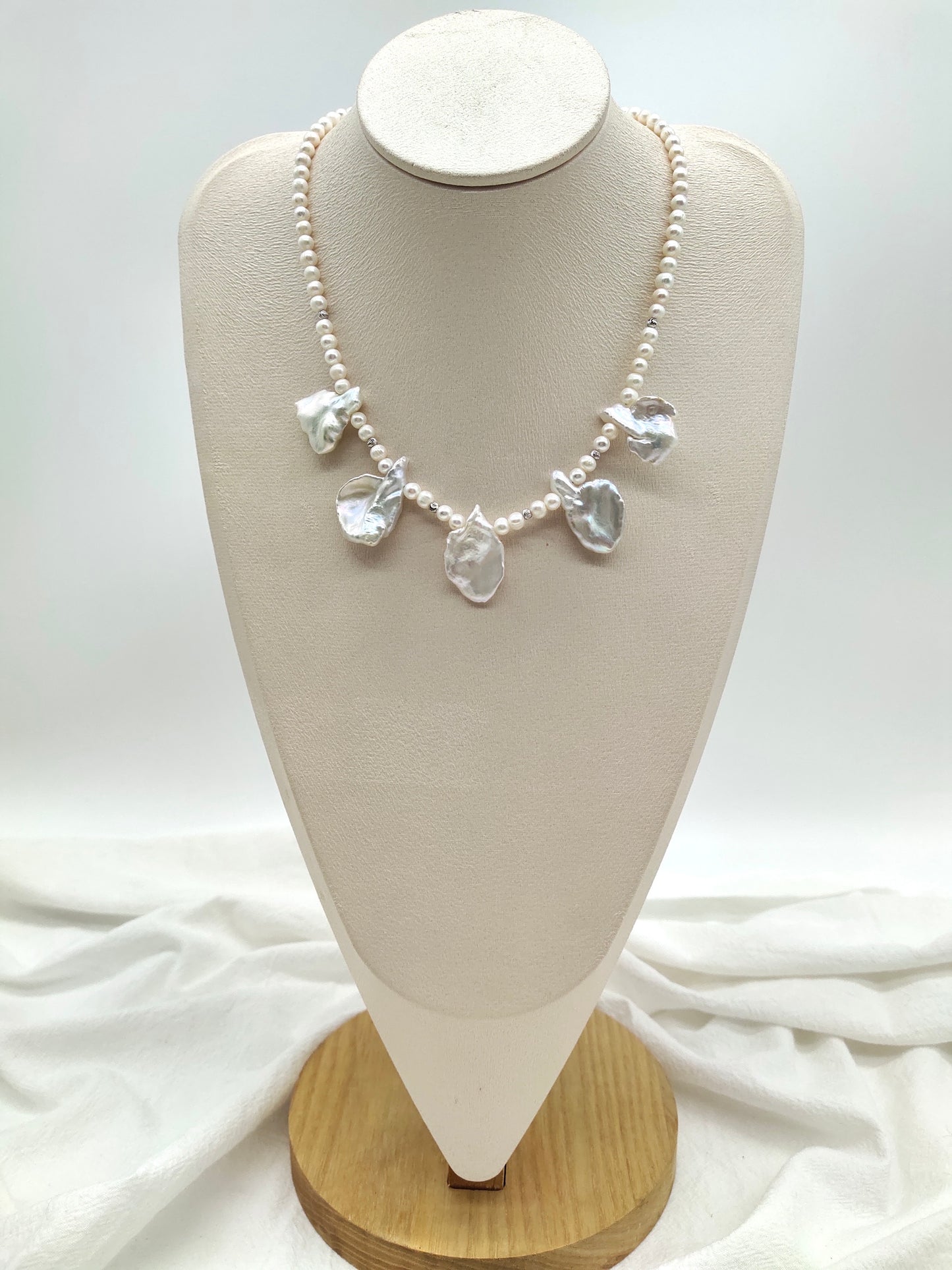 PETAL PEARL NECKLACE