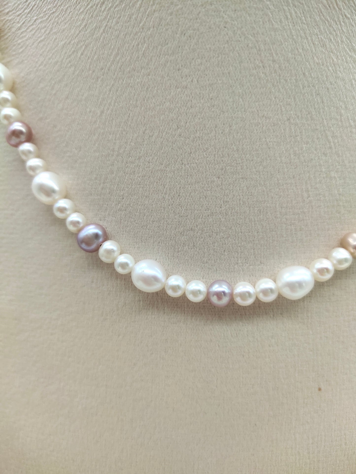 FRESHWATER PEARL NECKLACE WITH PINK PEARLS