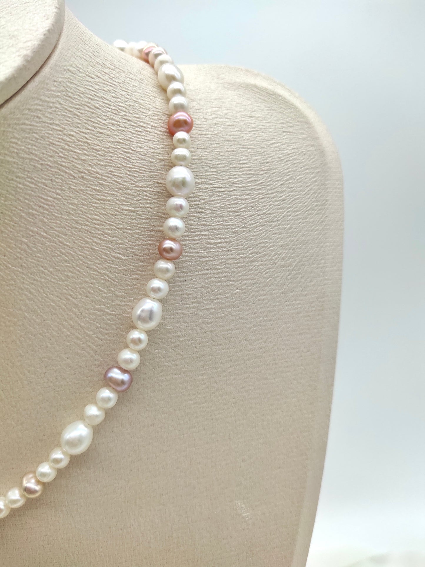 FRESHWATER PEARL NECKLACE WITH PINK PEARLS