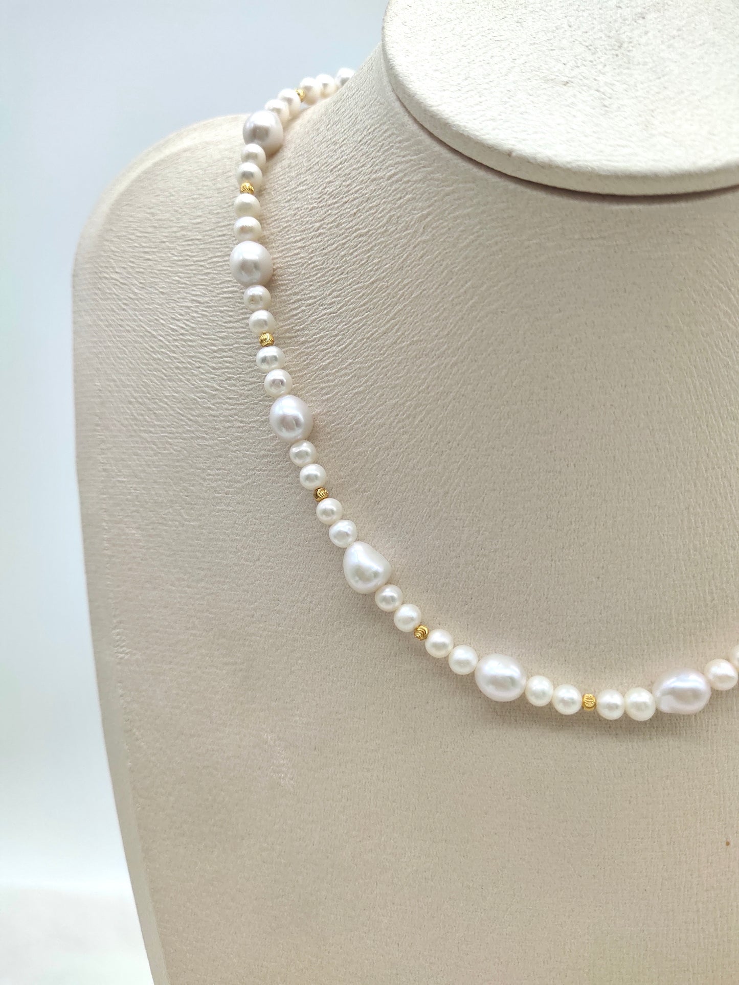 FRESHWATER PEARL WITH GOLD BEADS NECKLACE