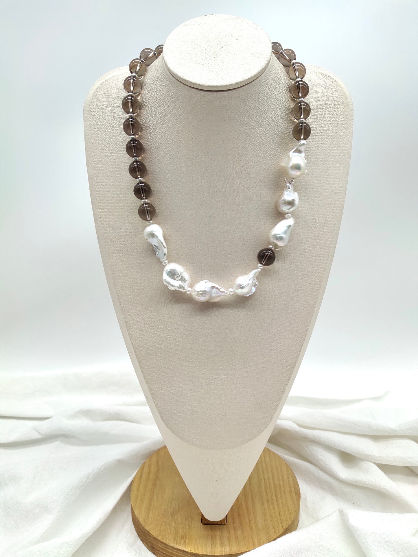 LARGE BAROQUE PEARL WITH SMOKY QUARTZ BEADS NECKLACE