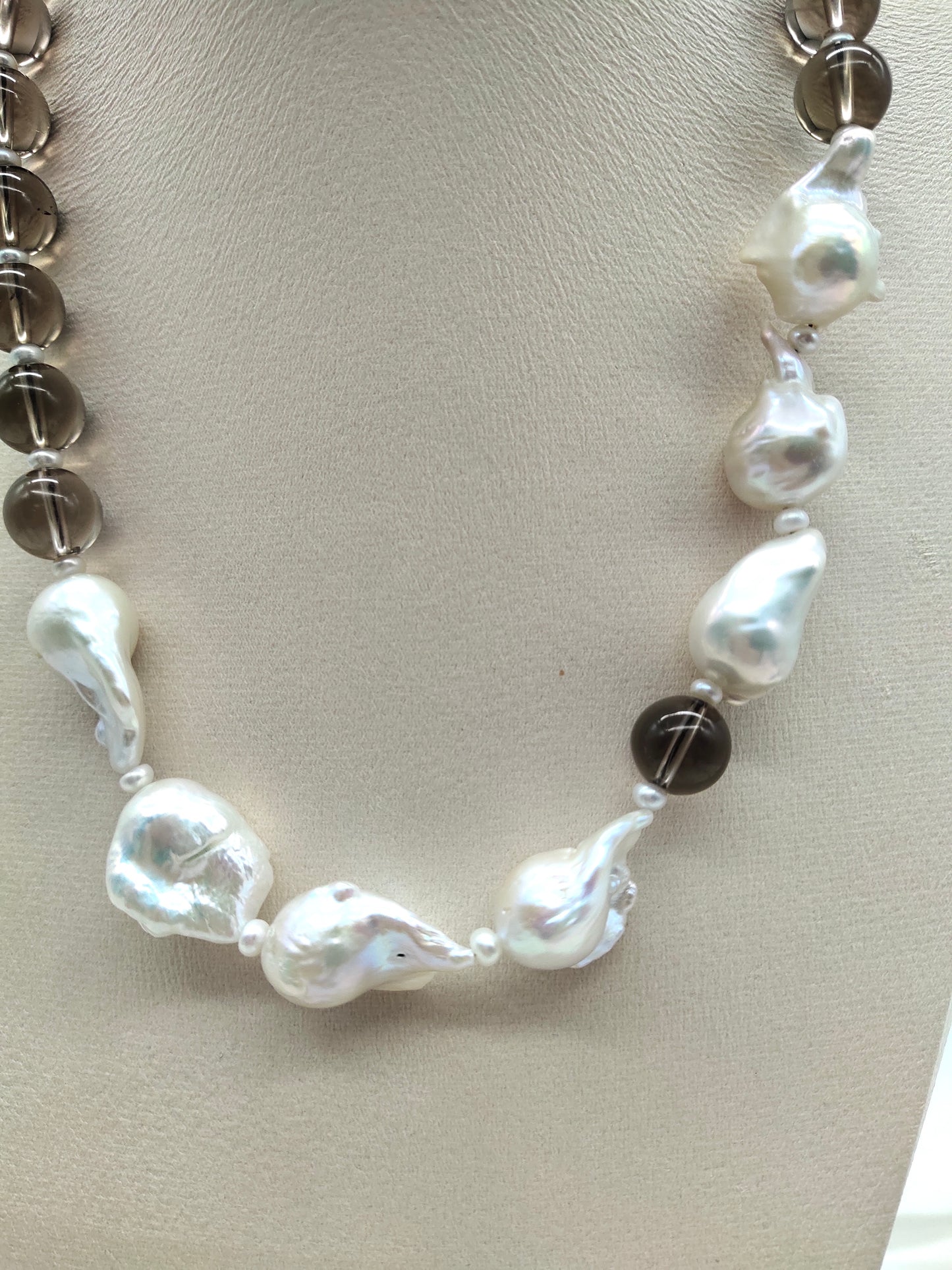 LARGE BAROQUE PEARL WITH SMOKY QUARTZ BEADS NECKLACE