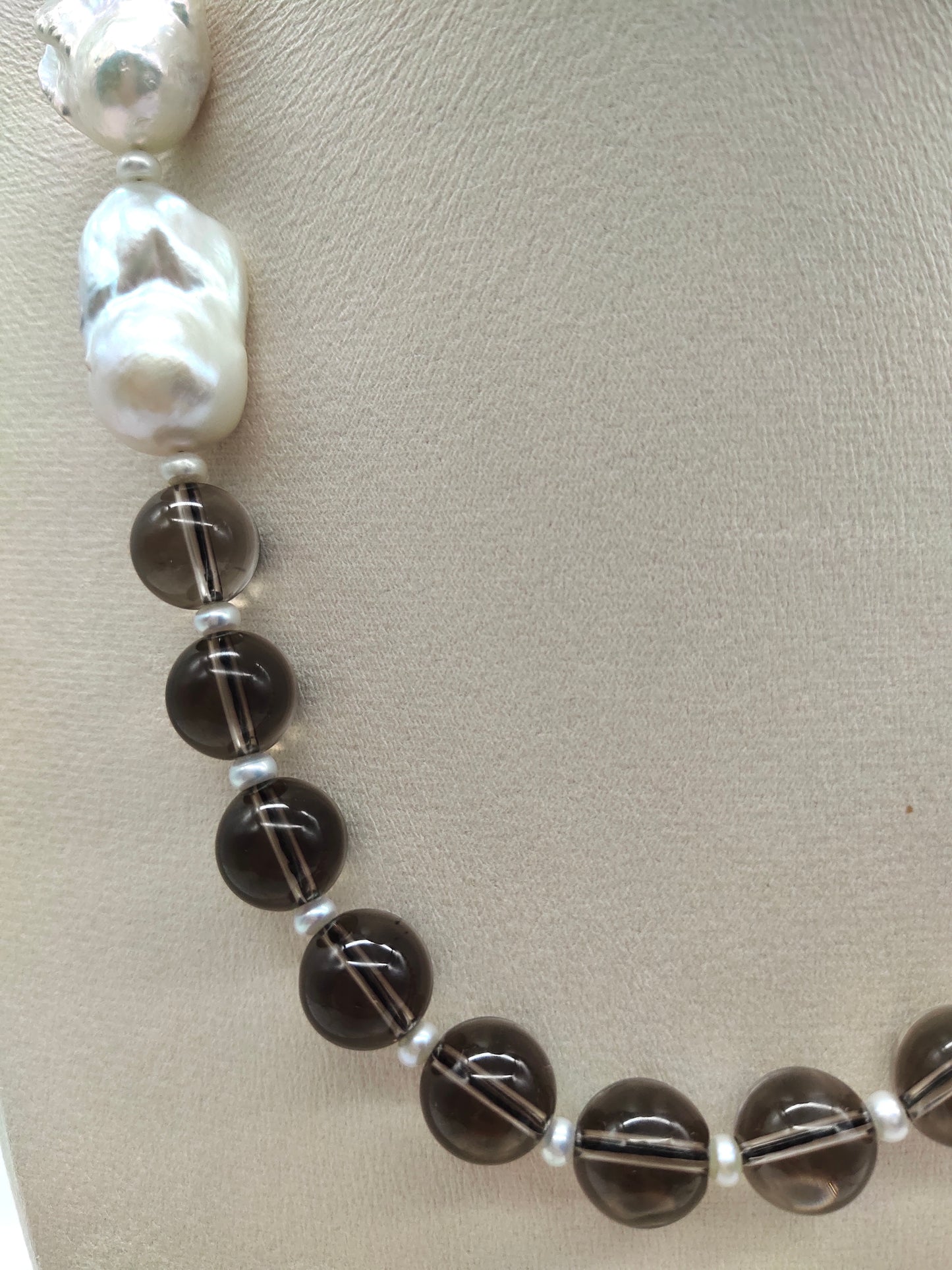 LARGE BAROQUE PEARL WITH SMOKY QUARTZ BEADS NECKLACE