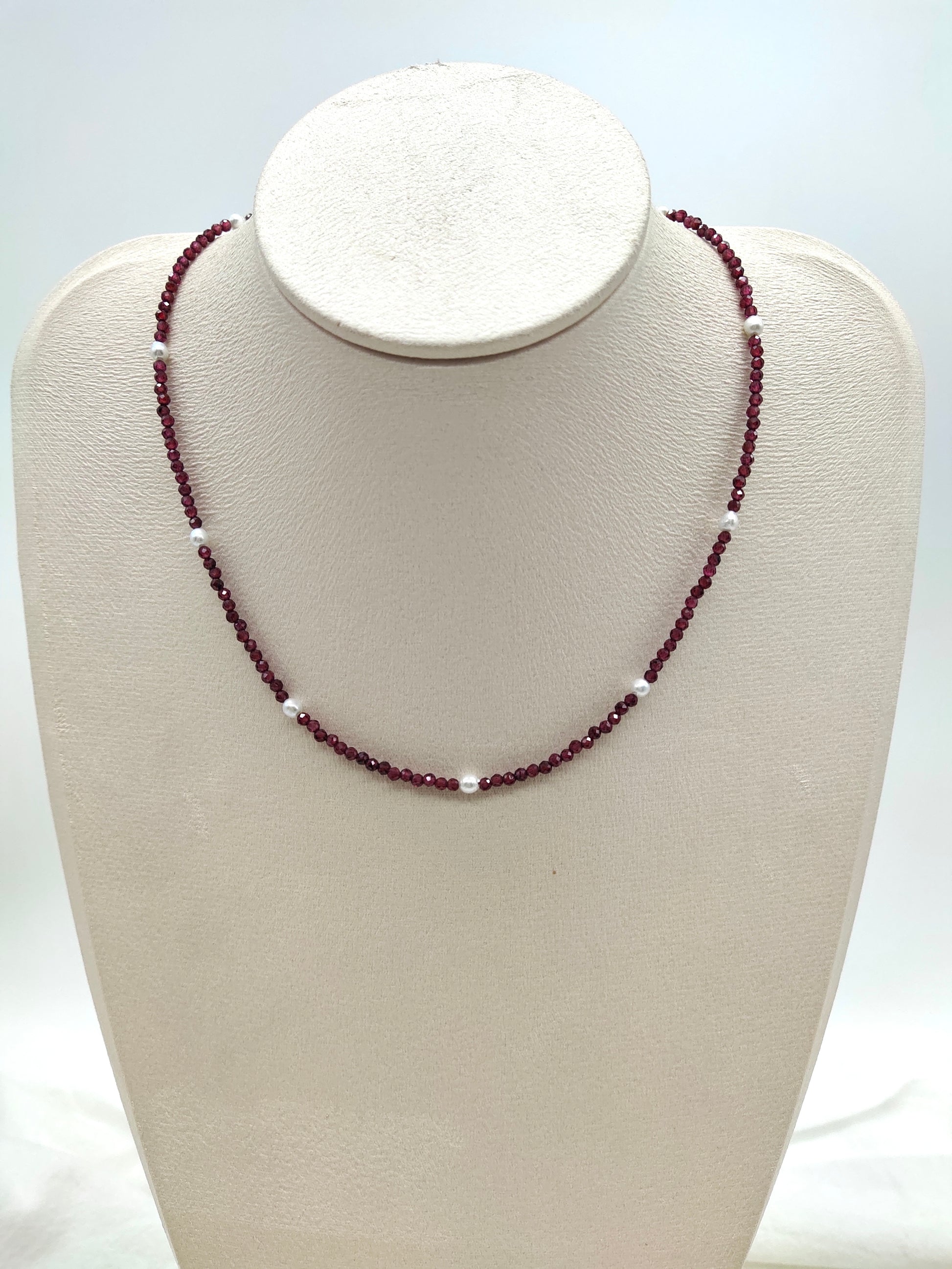 NATURAL GARNET WITH FRESHWATER PEARL NECKLACE