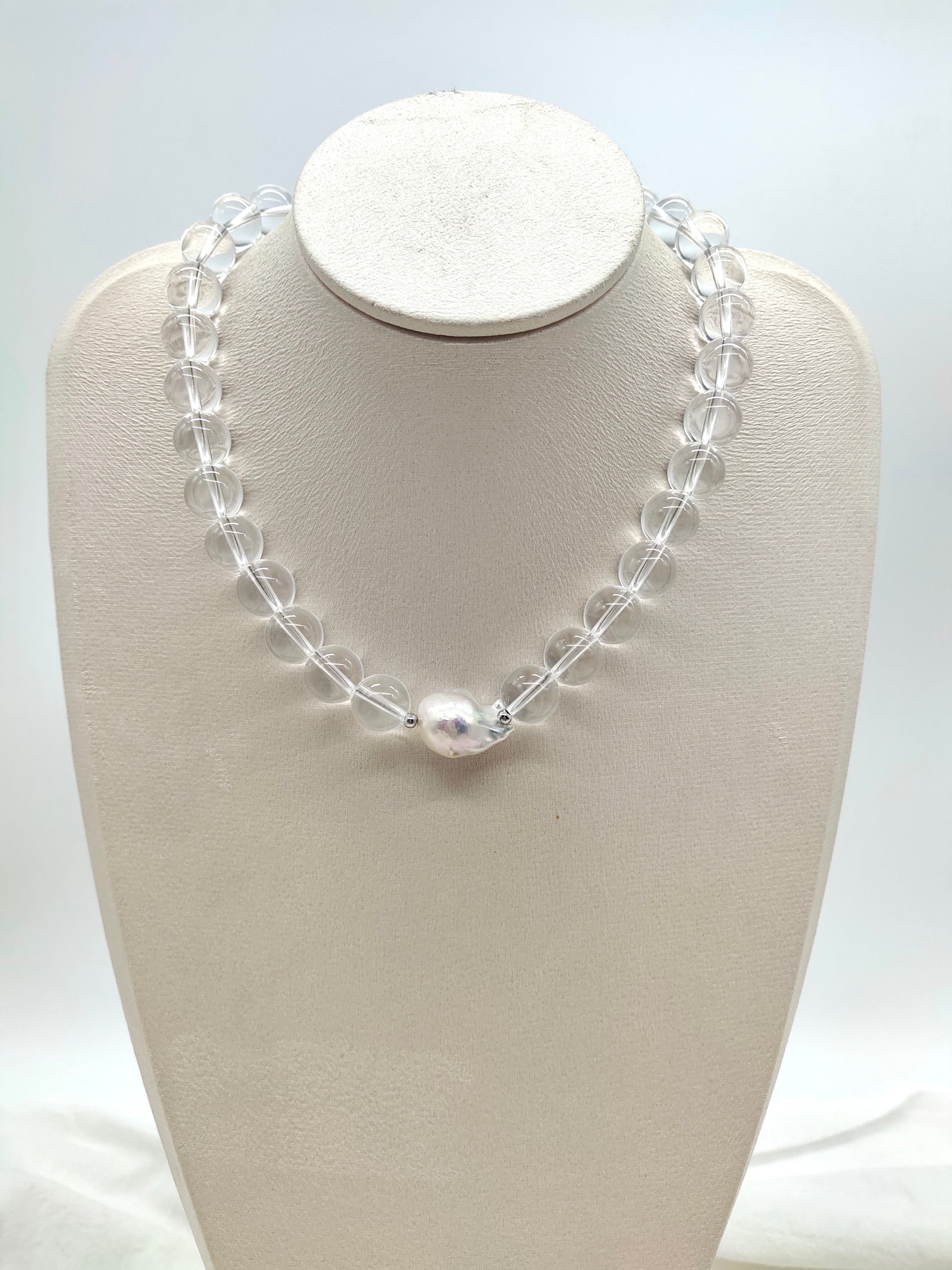 LARGE BAROQUE PEARL WITH WHITE CRYSTAL BEADS NECKLACE