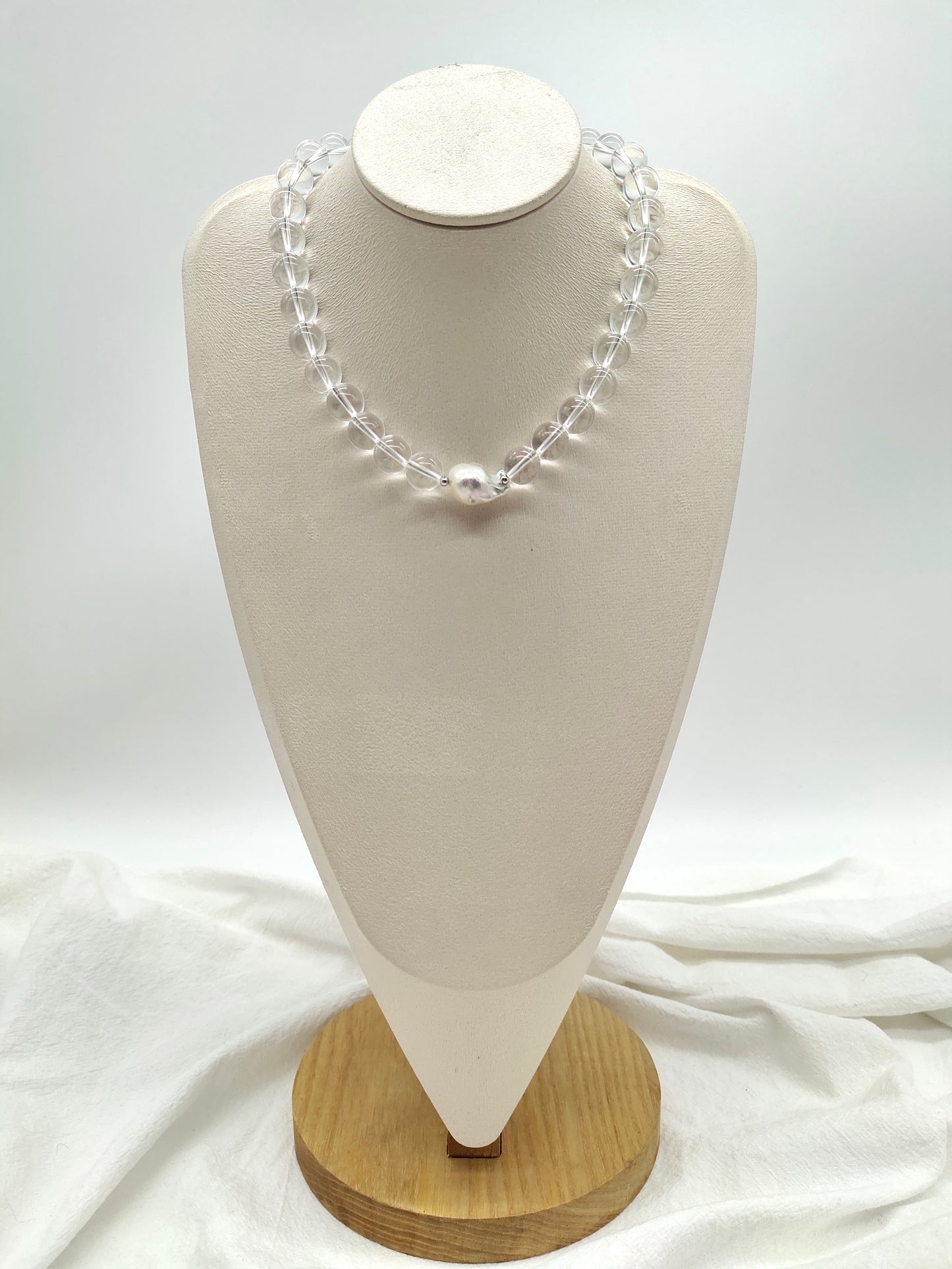 LARGE BAROQUE PEARL WITH WHITE CRYSTAL BEADS NECKLACE