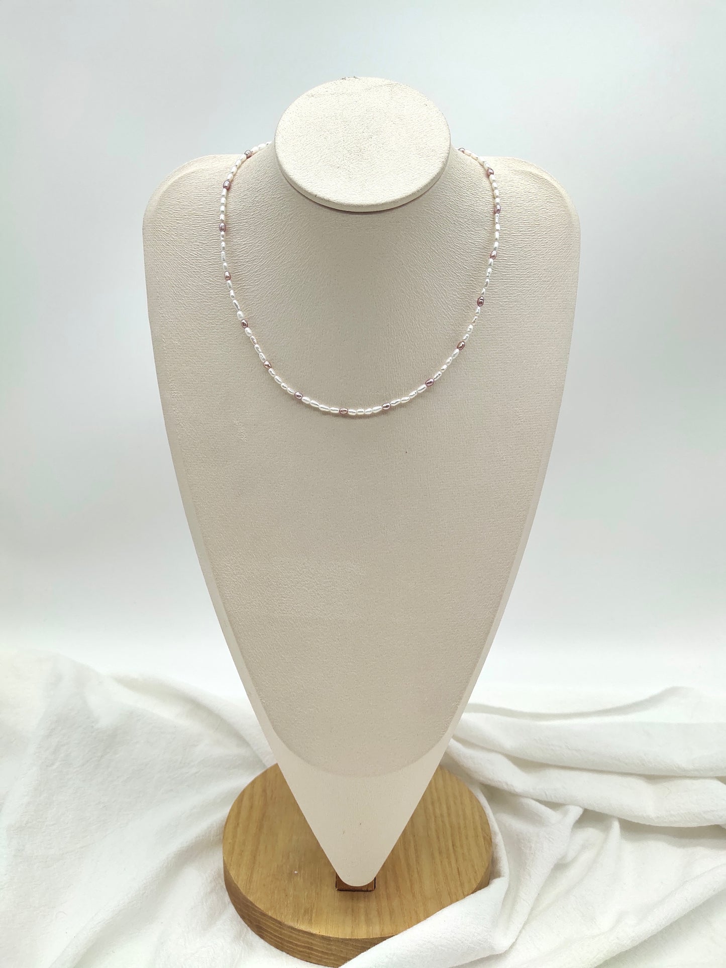 TINY RICE PEARL NECKLACE