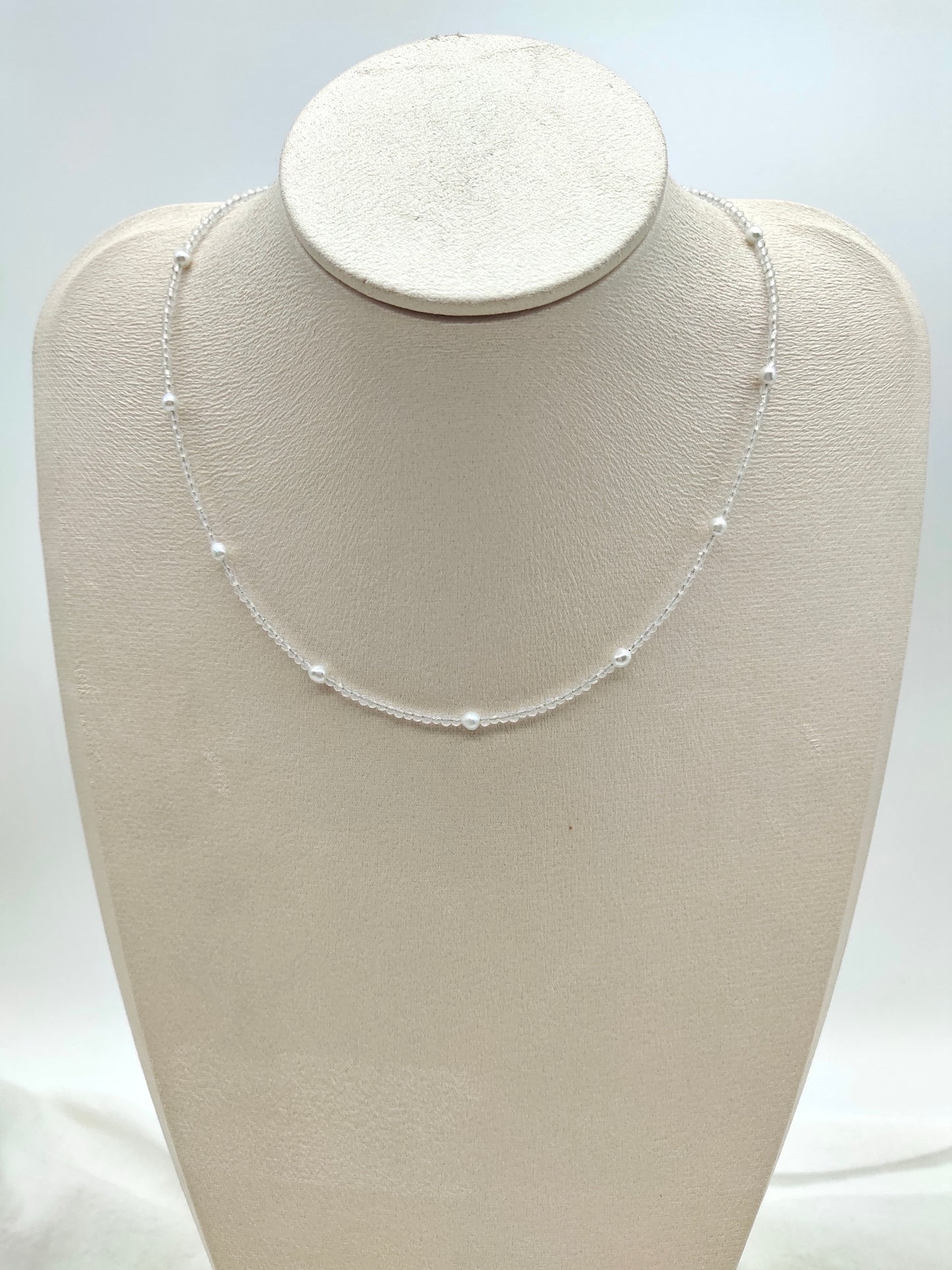 WHITE CRYSTAL WITH FRESHWATER PEARL NECKLACE