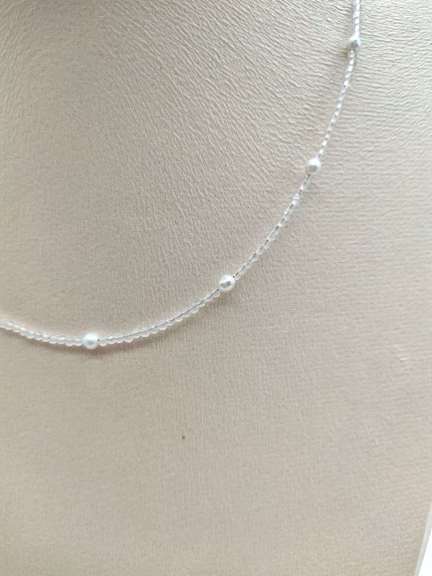 WHITE CRYSTAL WITH FRESHWATER PEARL NECKLACE