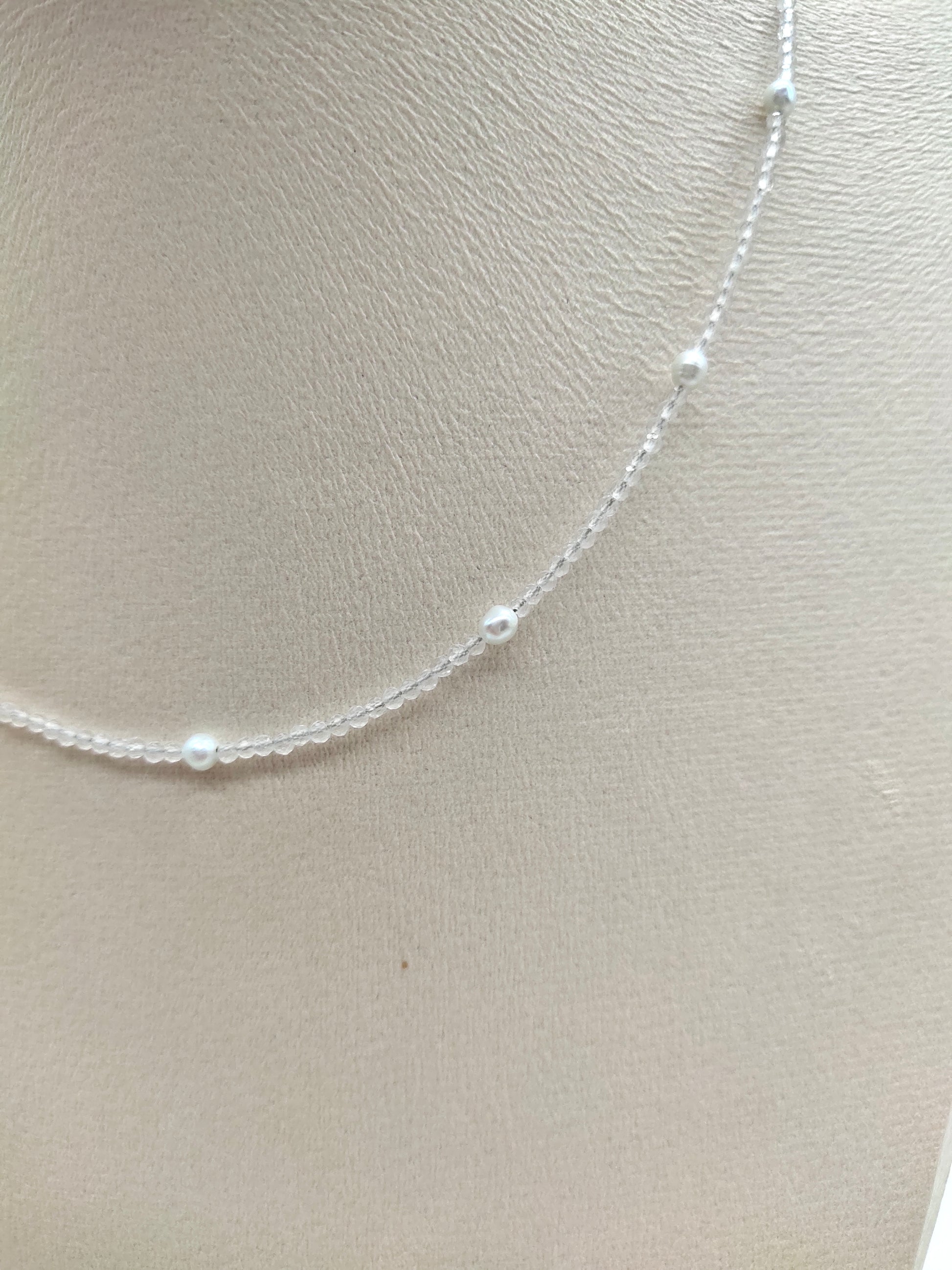 WHITE CRYSTAL WITH FRESHWATER PEARL NECKLACE