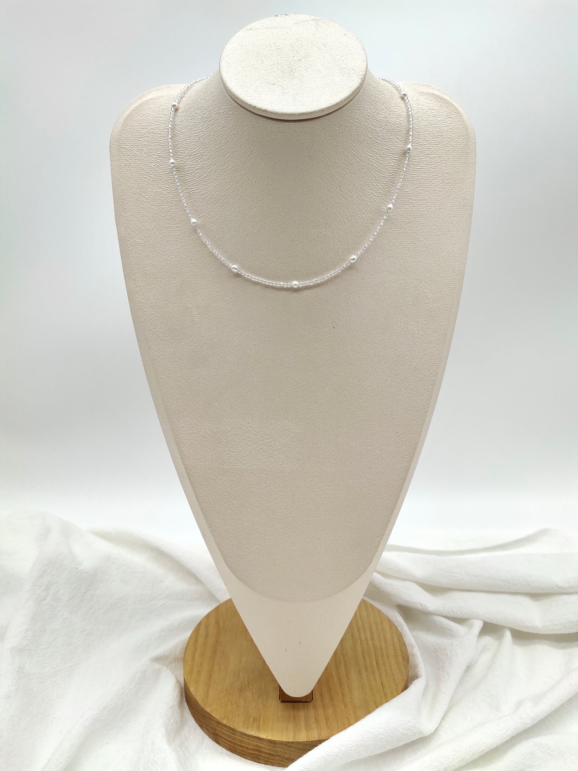 WHITE CRYSTAL WITH FRESHWATER PEARL NECKLACE