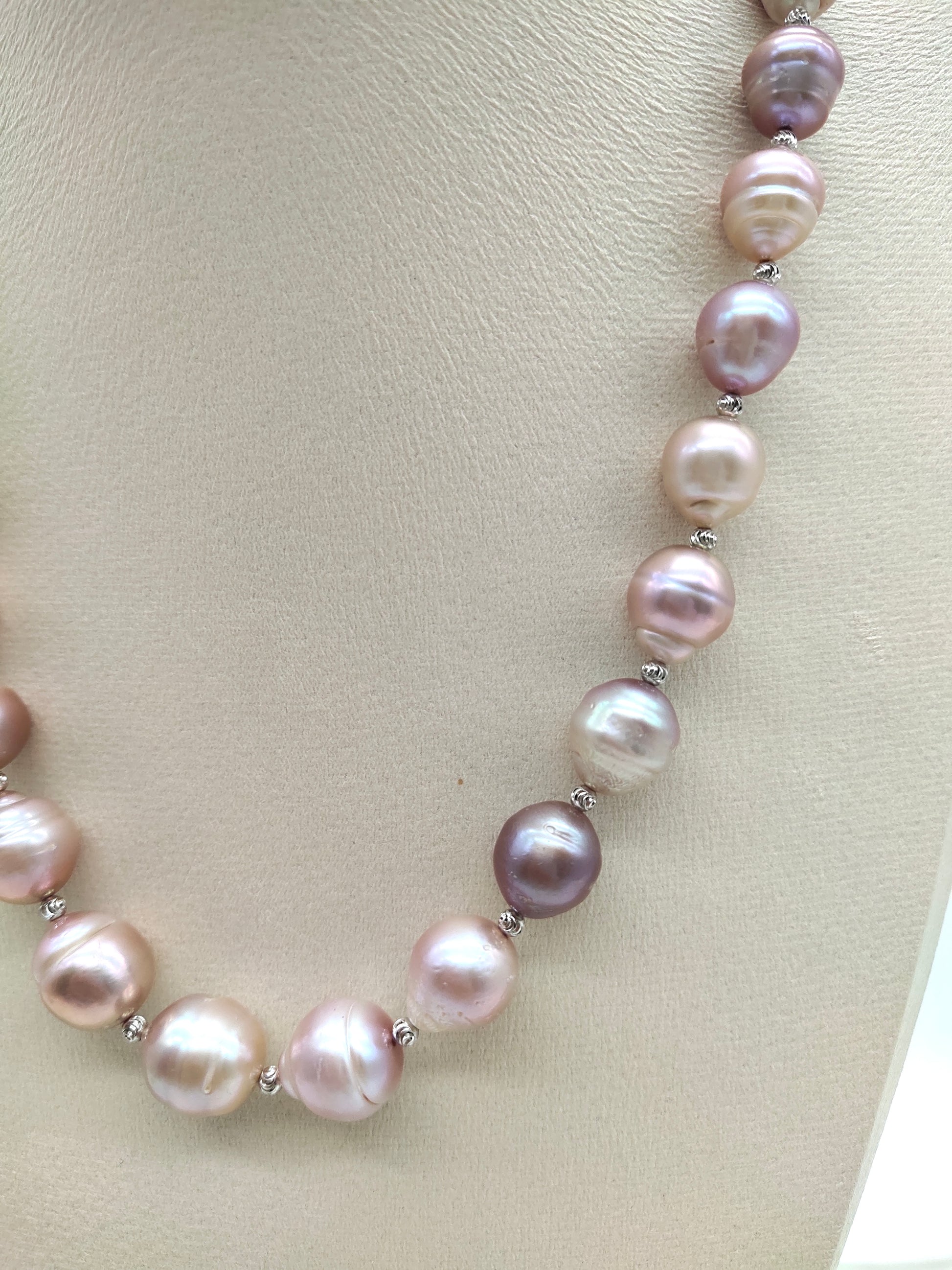 LAVENDER RING PEARL NECKLACE